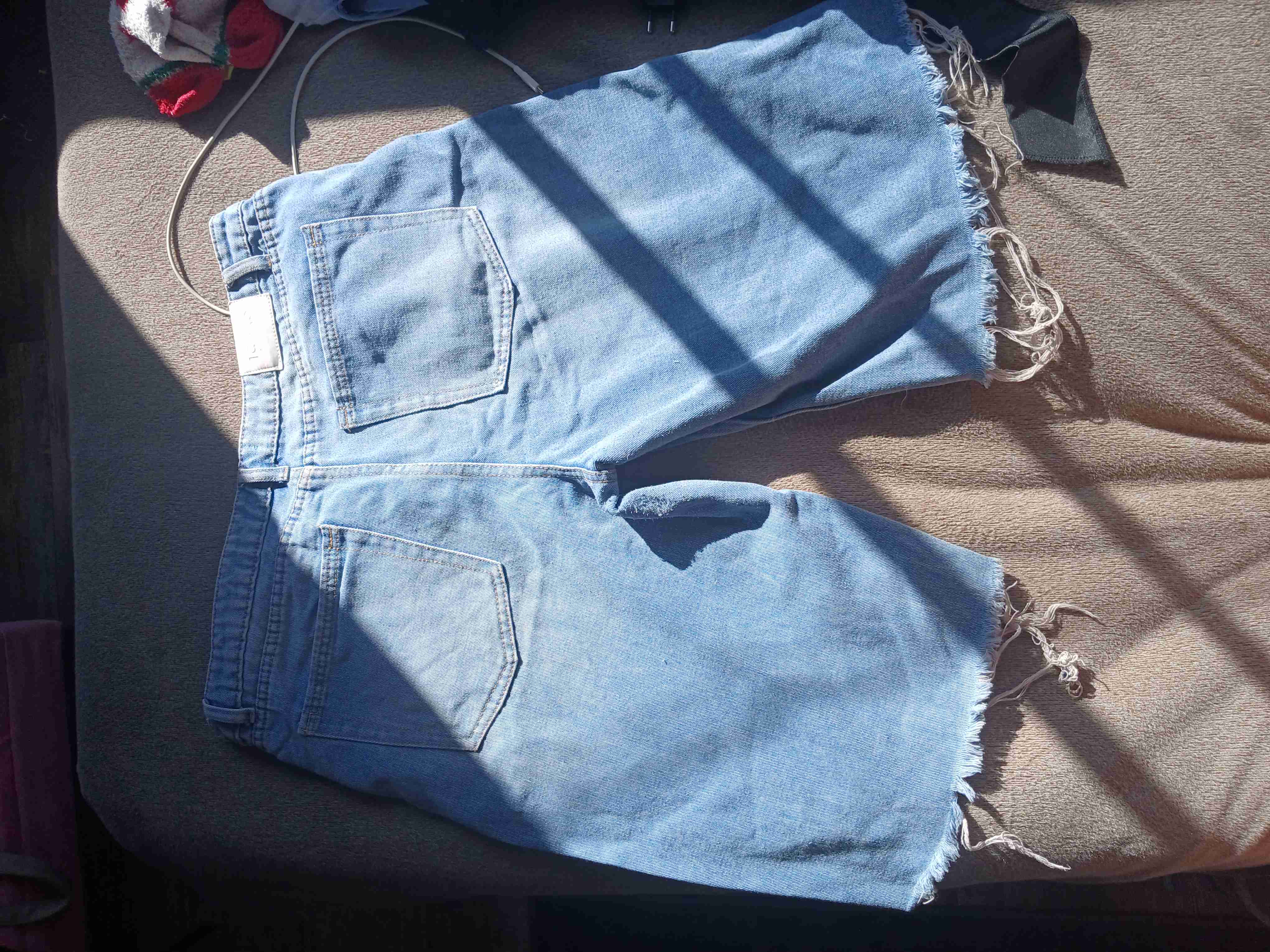 Shorts de mezclilla azul desgastados - miniatura 2