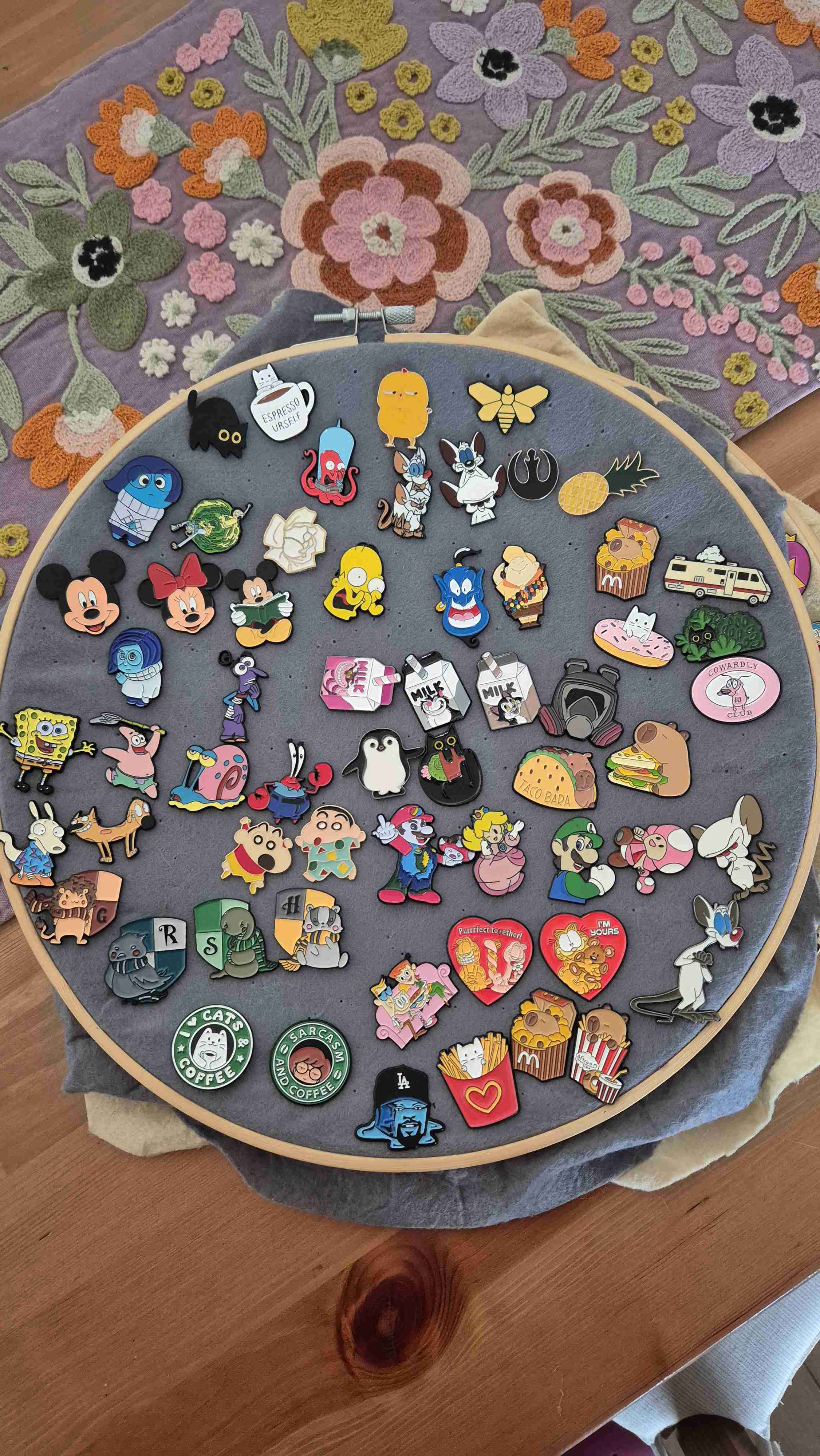 Colección de pines variados - miniatura 2