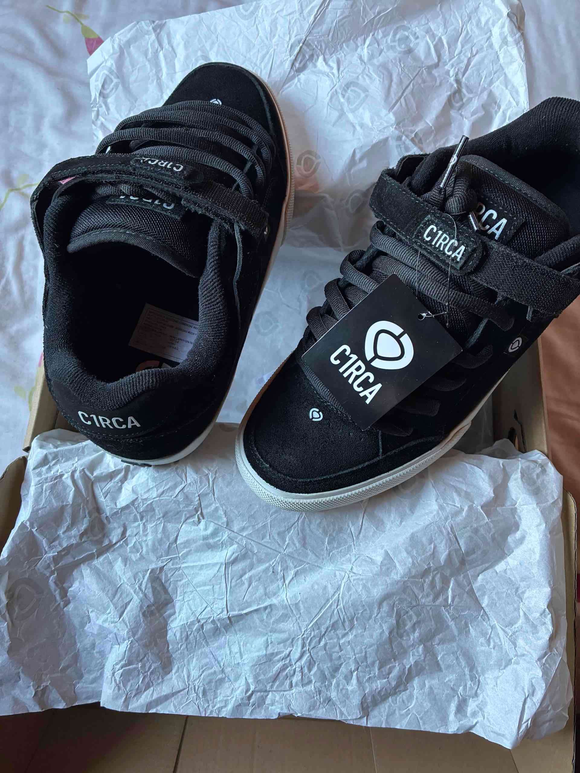 Zapatillas negras Circa nuevas - miniatura 1