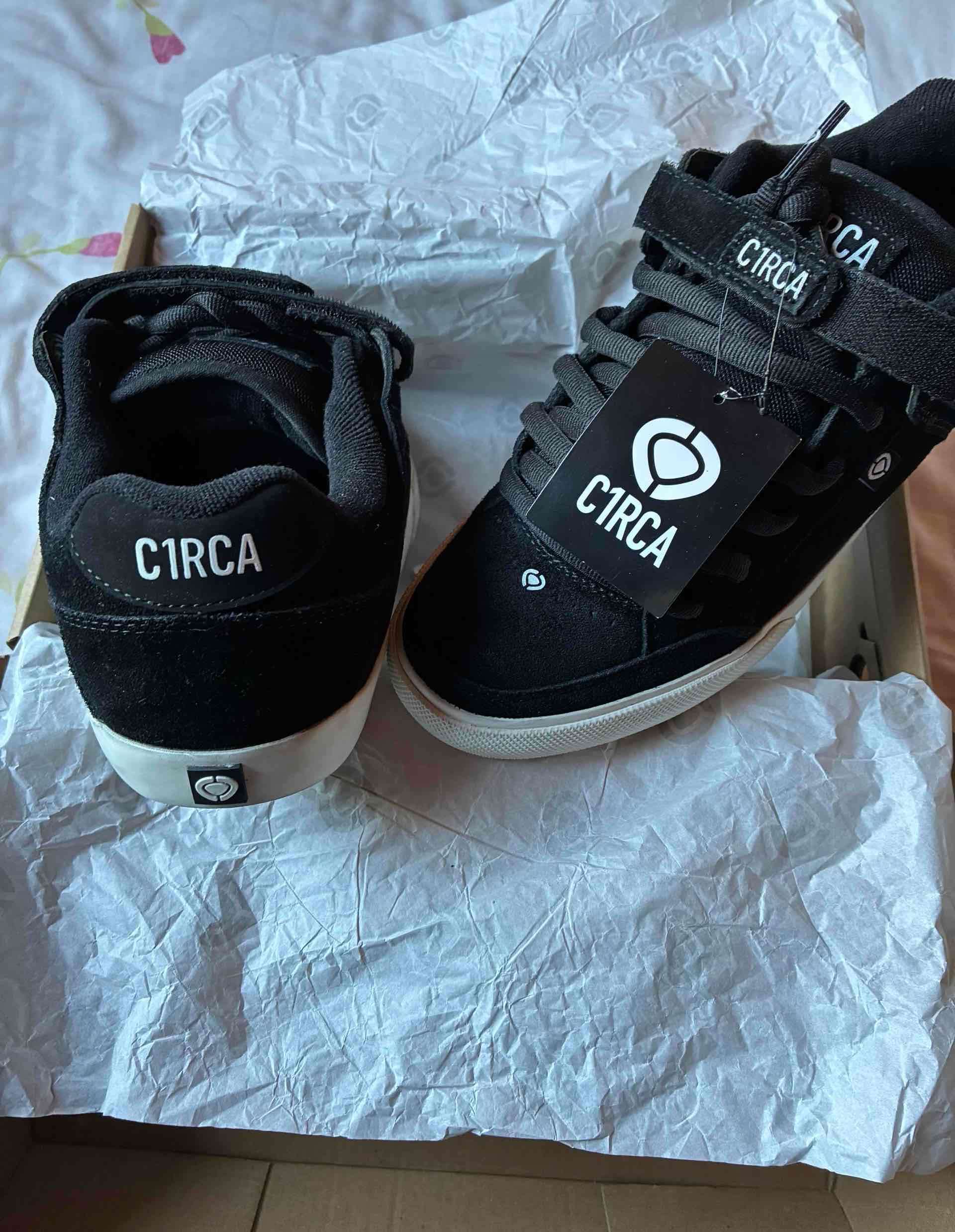 Zapatillas negras Circa nuevas - miniatura 2