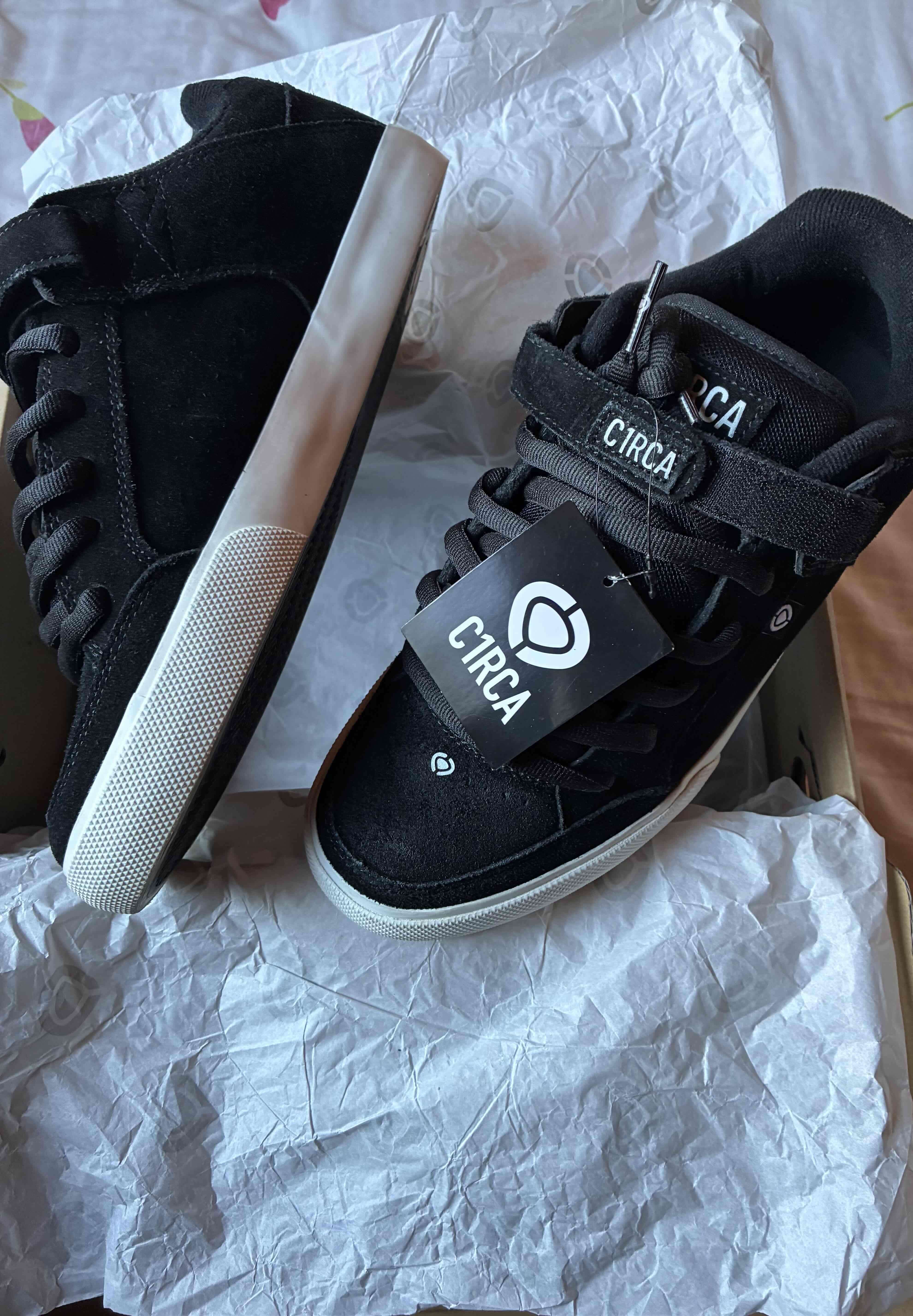 Zapatillas negras Circa nuevas - miniatura 3