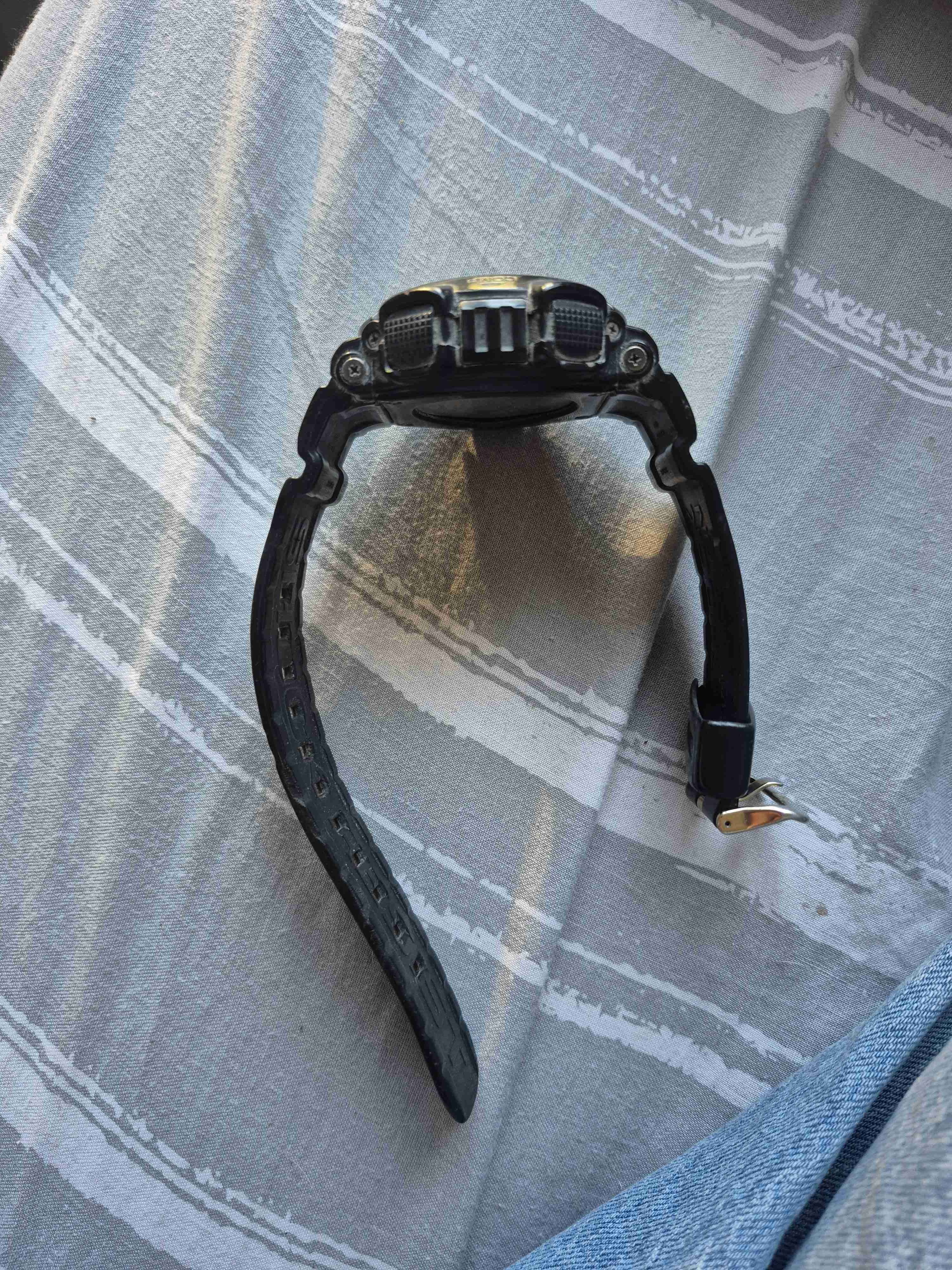 Reloj digital negro deportivo - miniatura 1