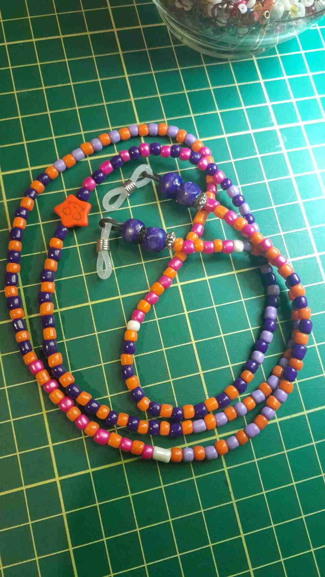 Cuelga gafas de mostacillas - miniatura 1