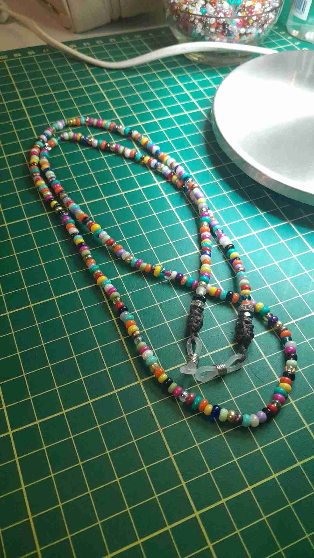 Cuelga gafas de mostacillas - miniatura 5