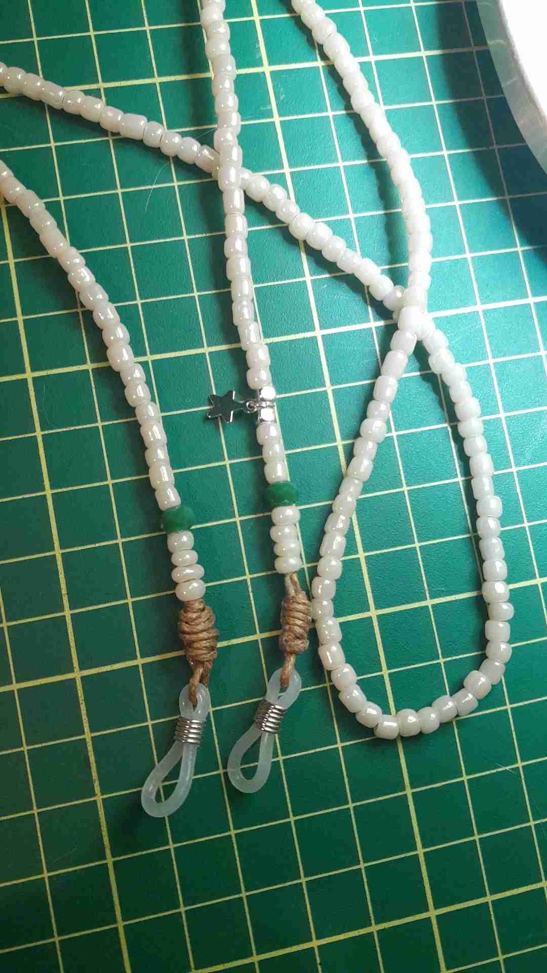 Cuelga gafas de mostacillas - miniatura 6