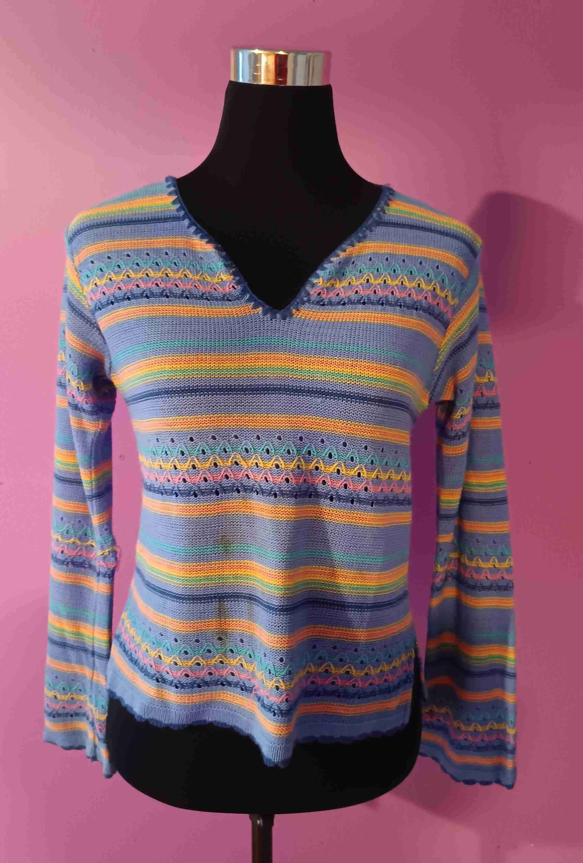 Suéter rayado de colores