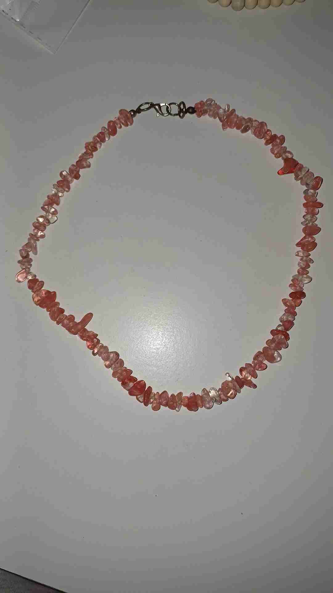 Collar de piedras rosadas