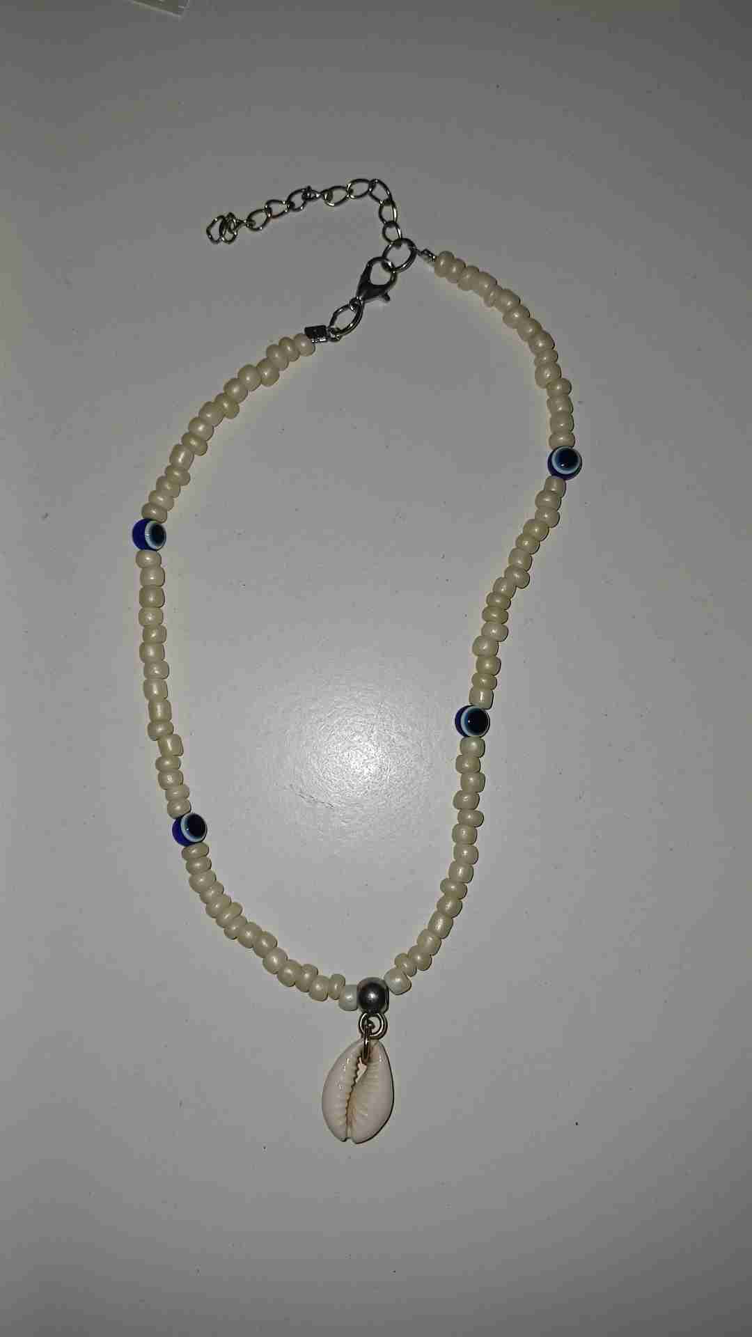 Collar de cuentas con concha