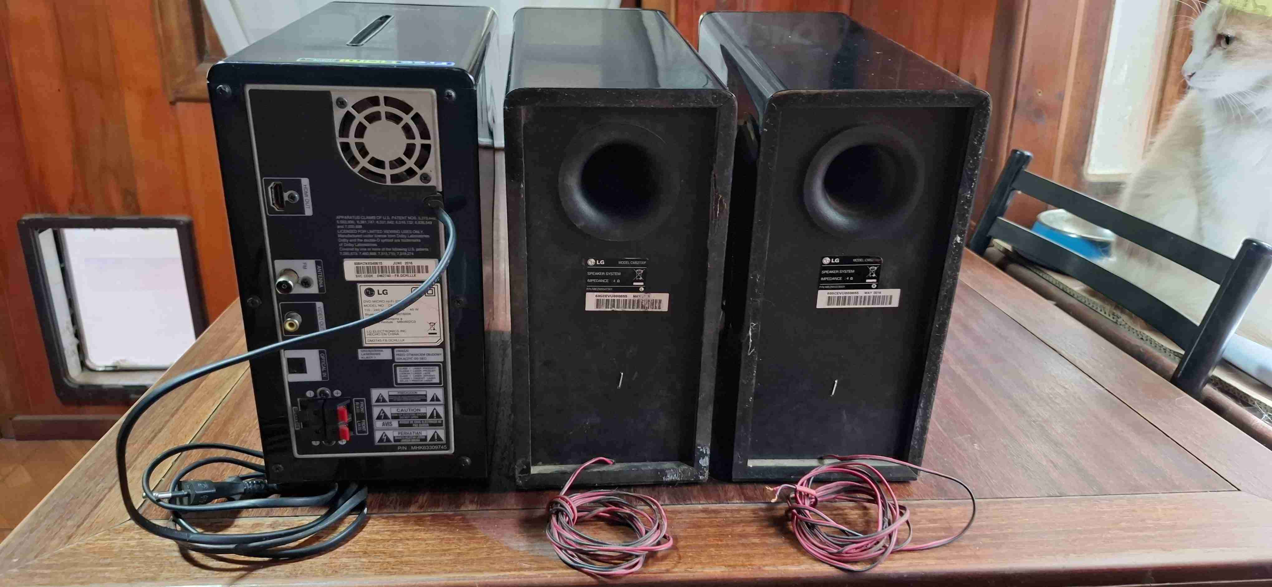 Sistema de sonido LG con parlantes - miniatura 4