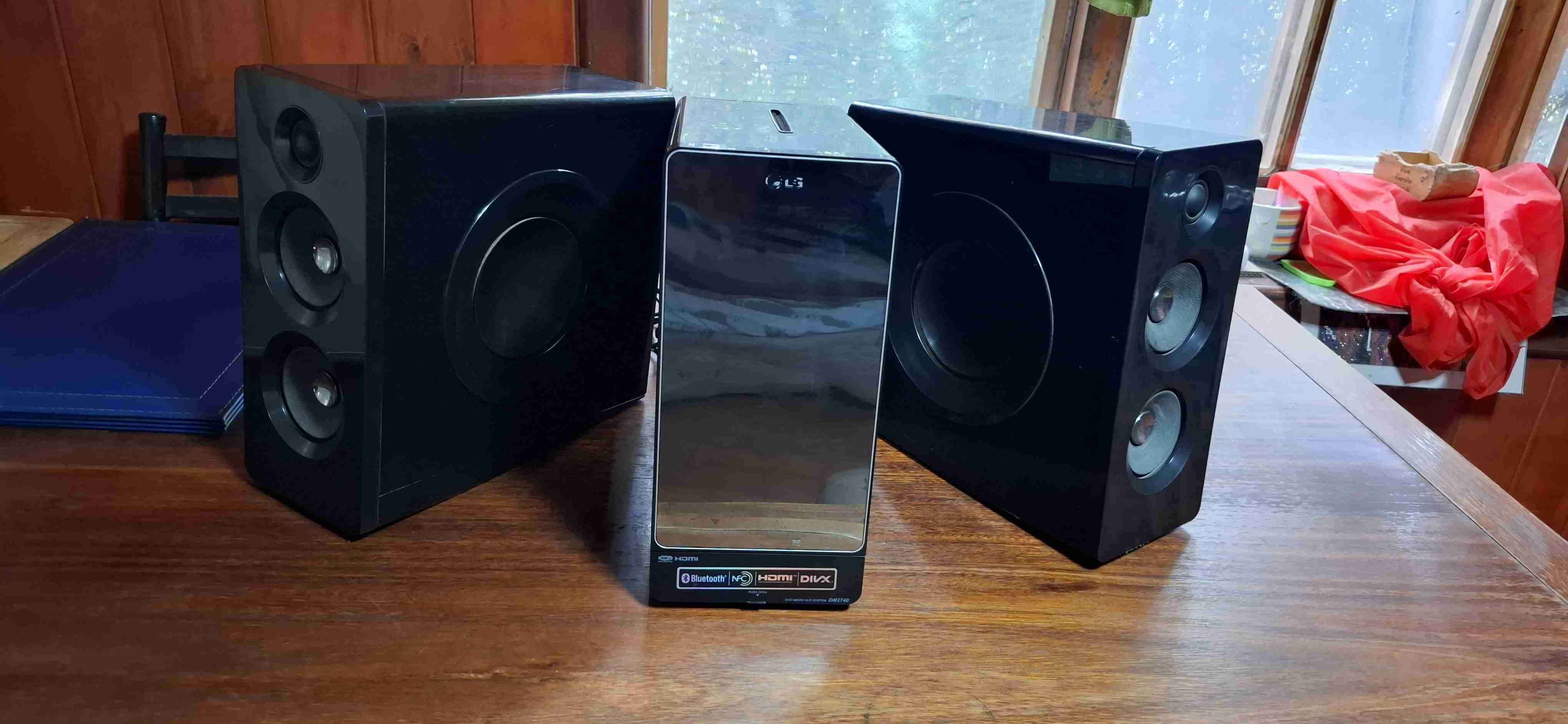 Sistema de sonido LG con parlantes - miniatura 6