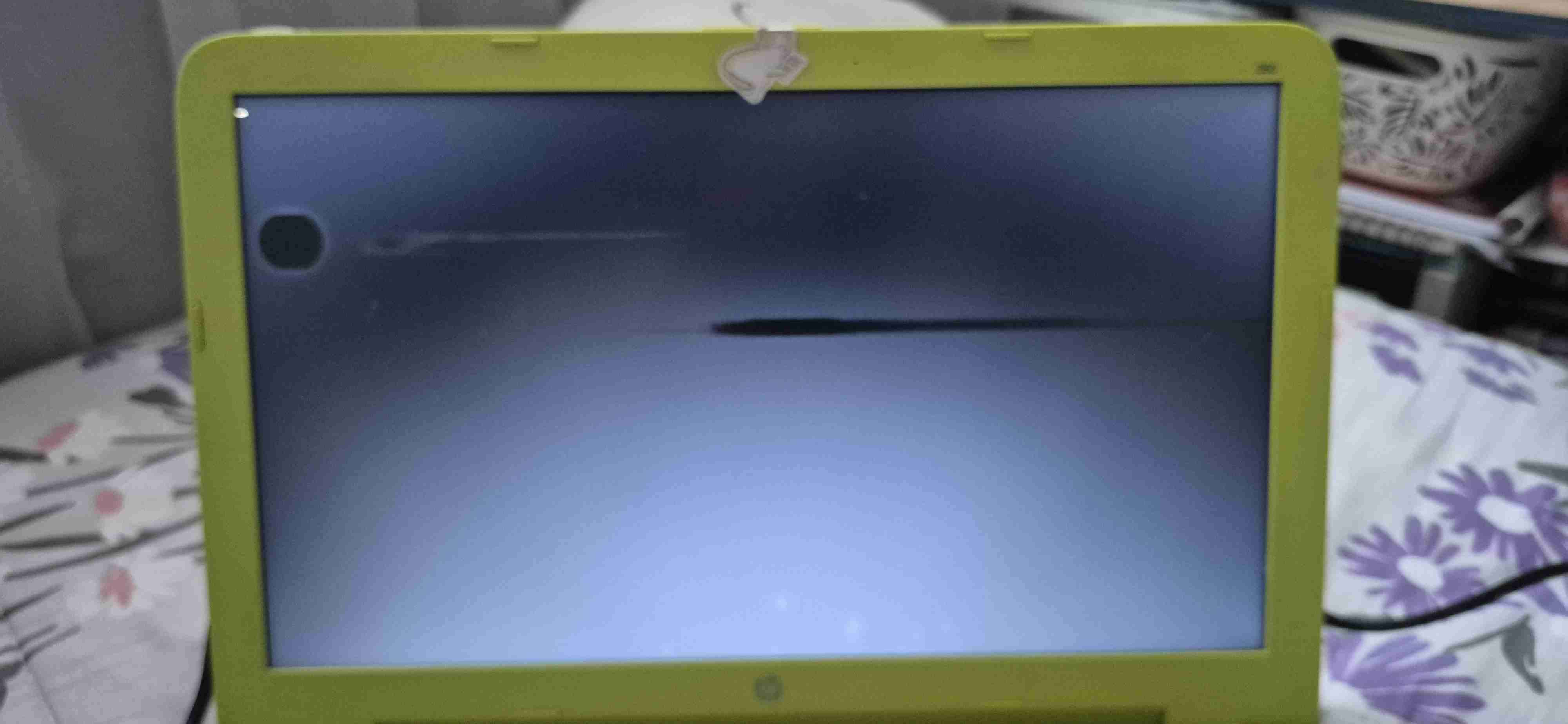 Laptop amarillo HP usada - miniatura 4