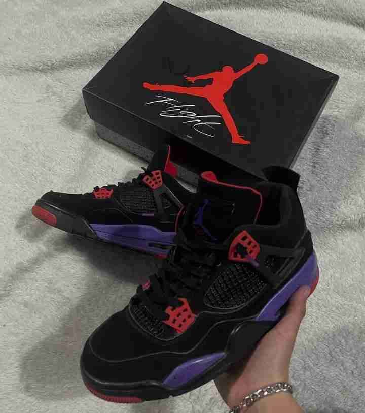 Zapatillas deportivas negras y rojas - miniatura 1