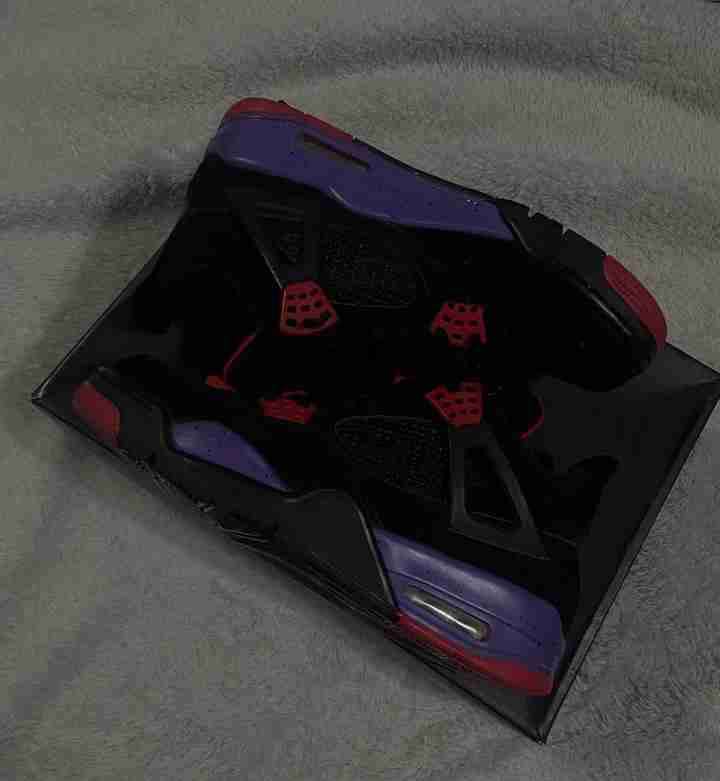 Zapatillas deportivas negras y rojas - miniatura 3