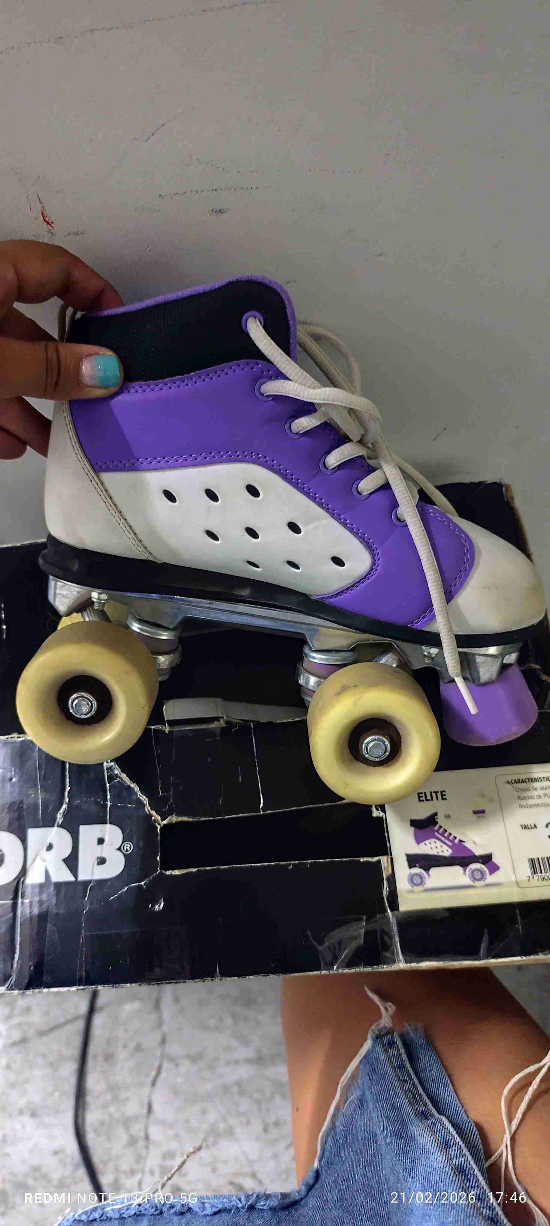 Patines retro morados y blancos - miniatura 1