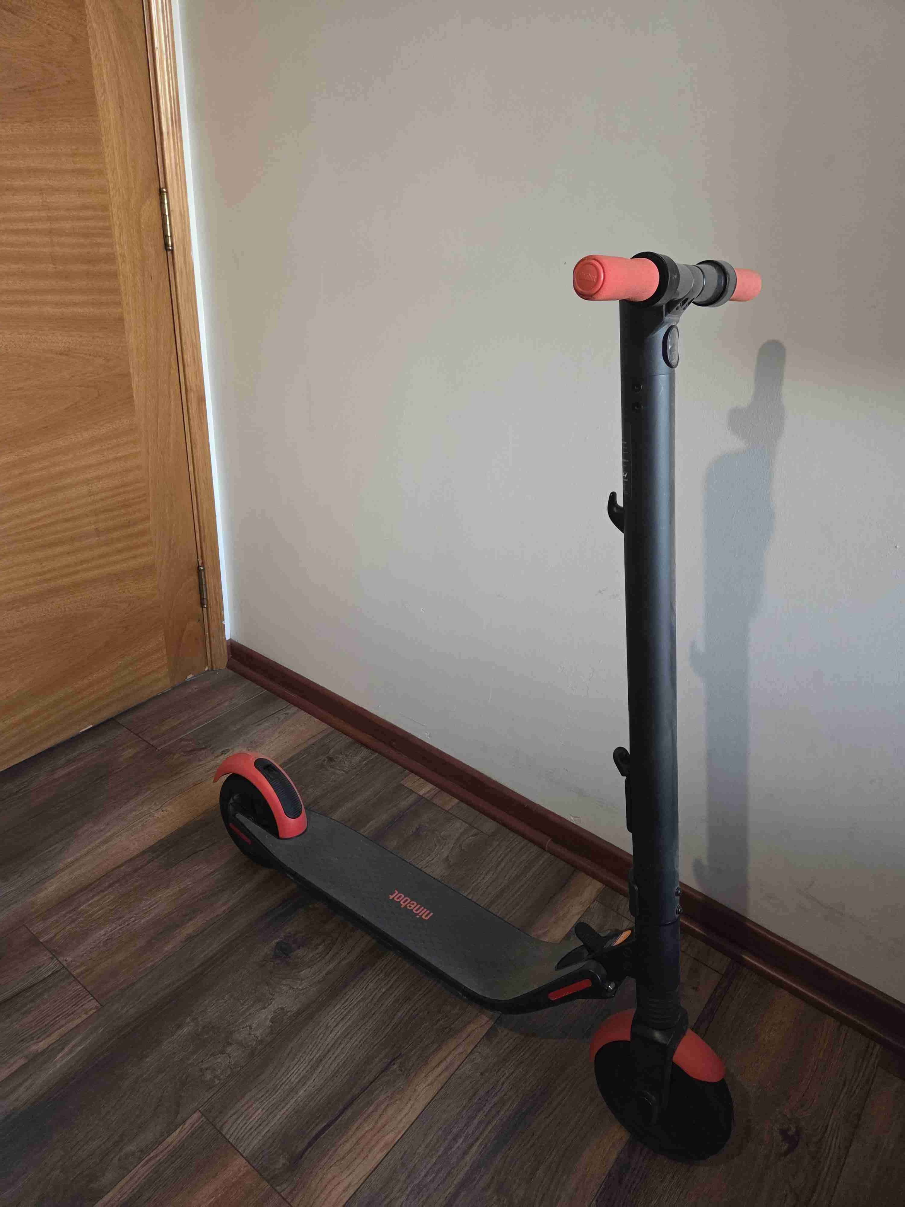 Scooter eléctrico plegable Segway ES1L - miniatura 2