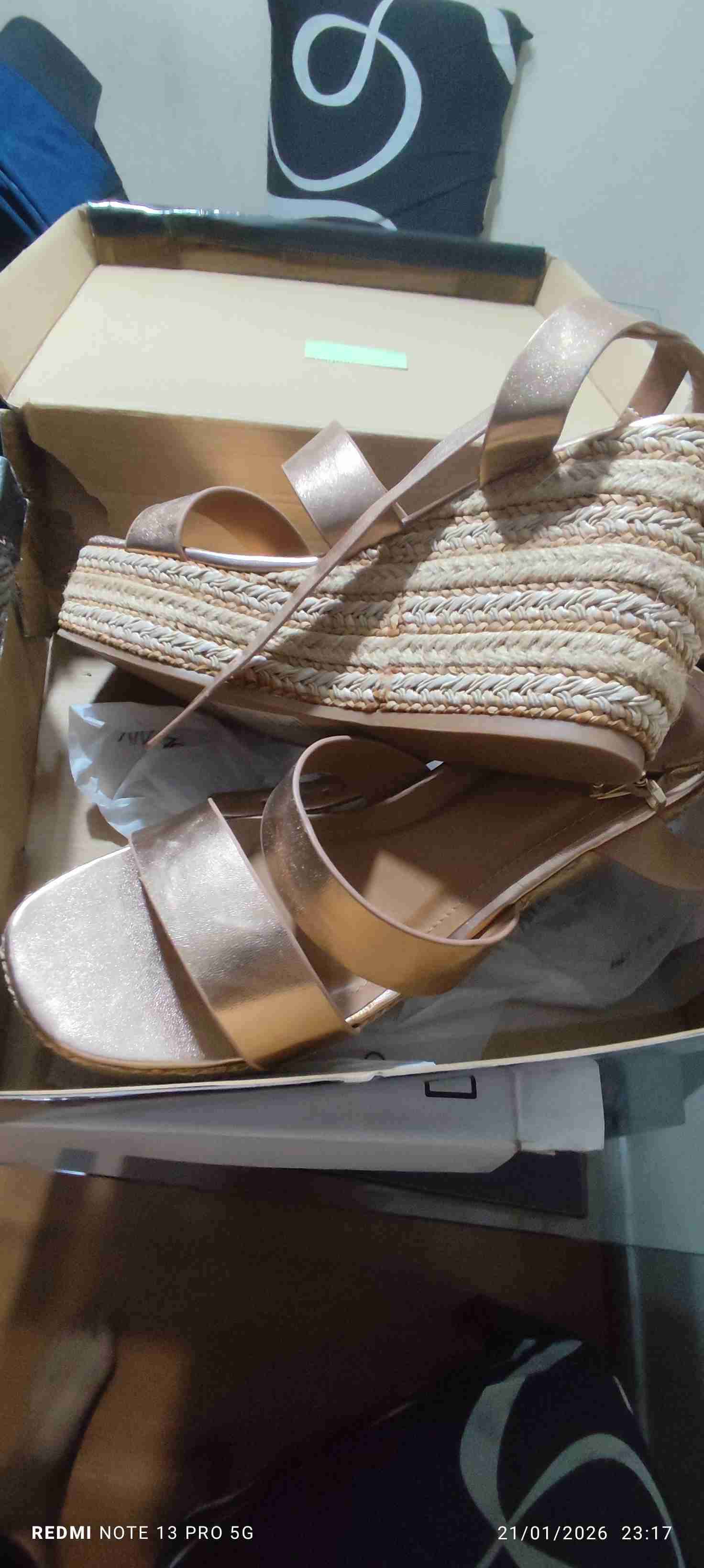 Sandalias plataforma beige brillantes - miniatura 2