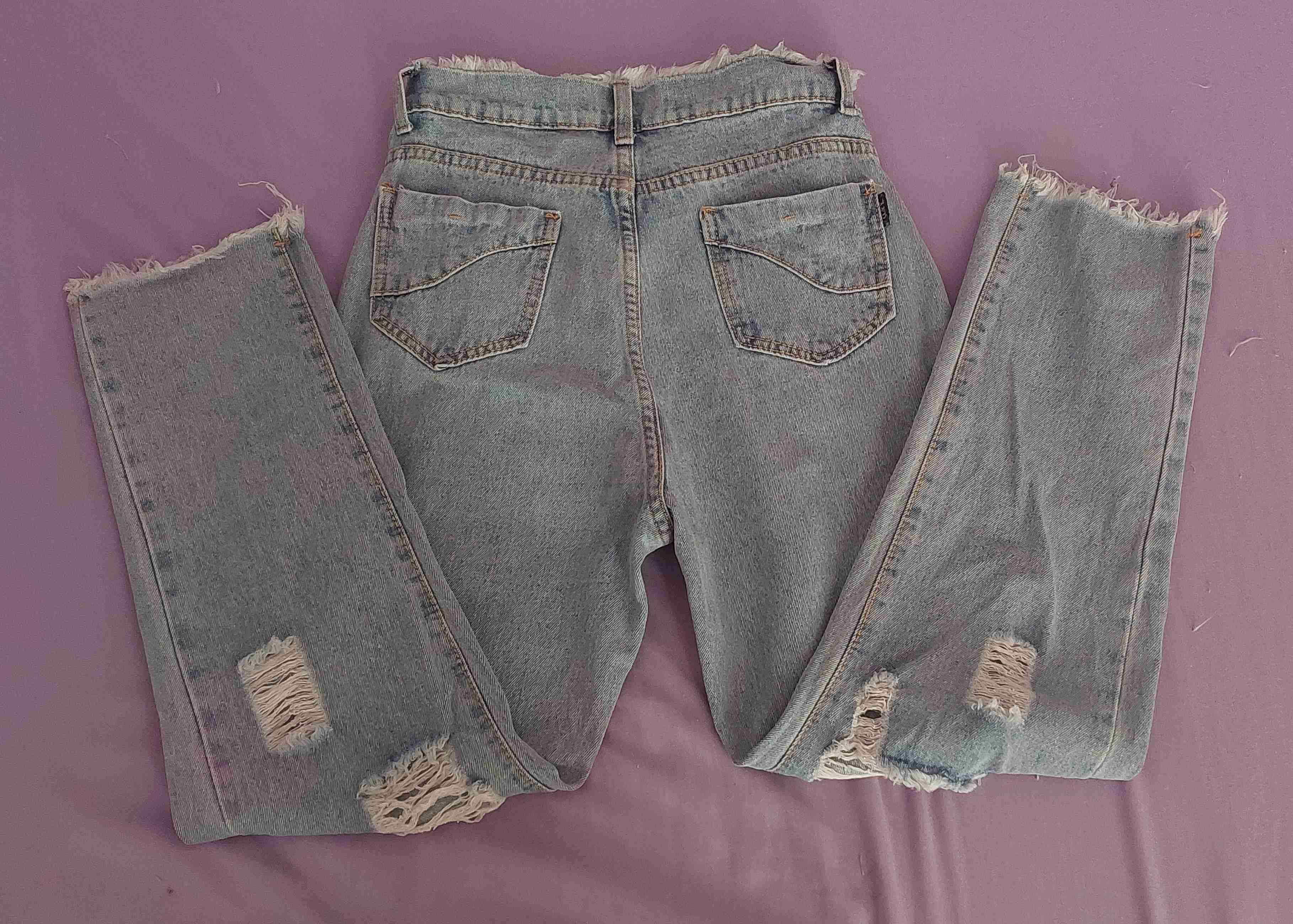 Mom jeans rasgados azul claro - miniatura 2