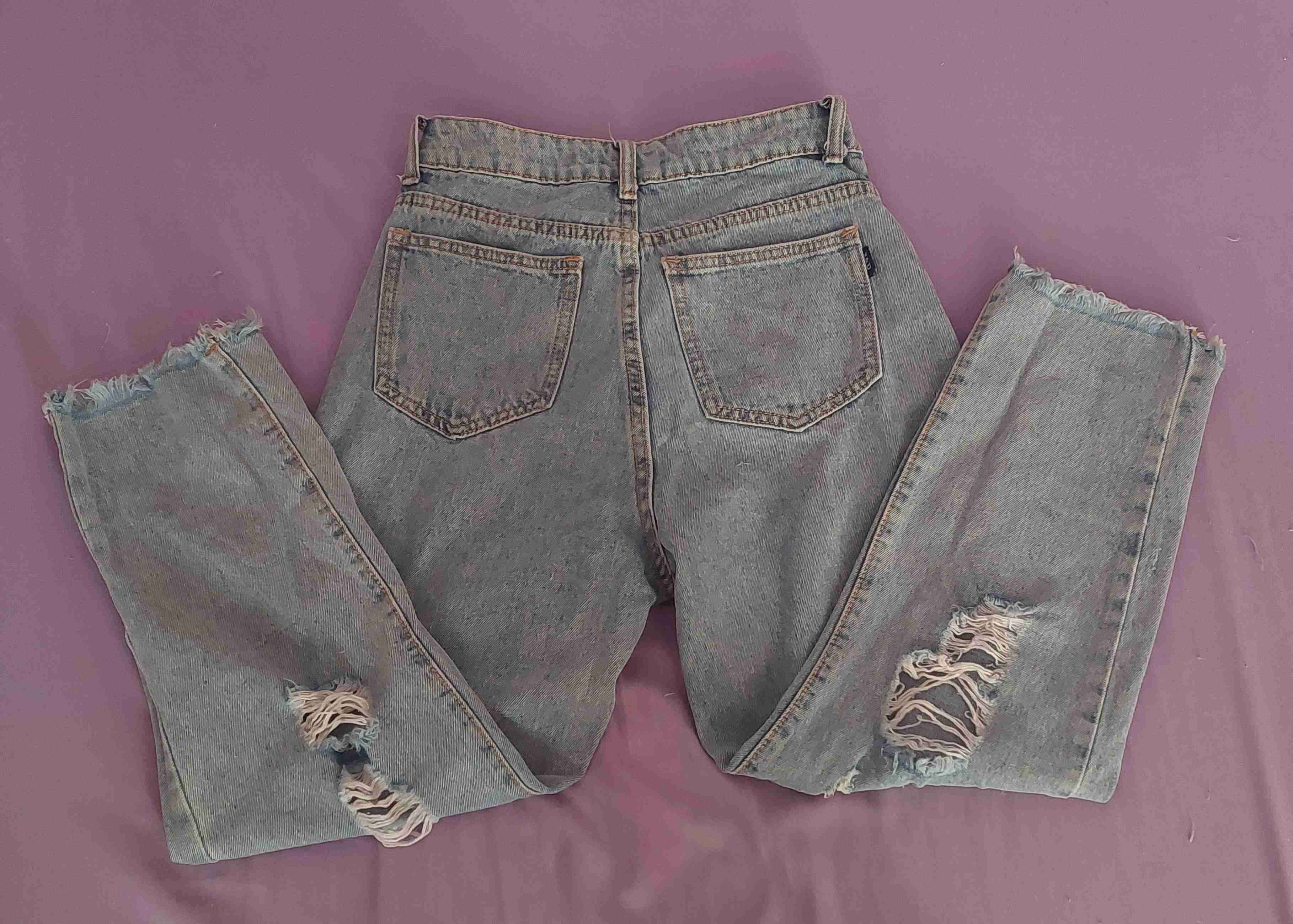 Mom jeans rasgados azul claro - miniatura 2