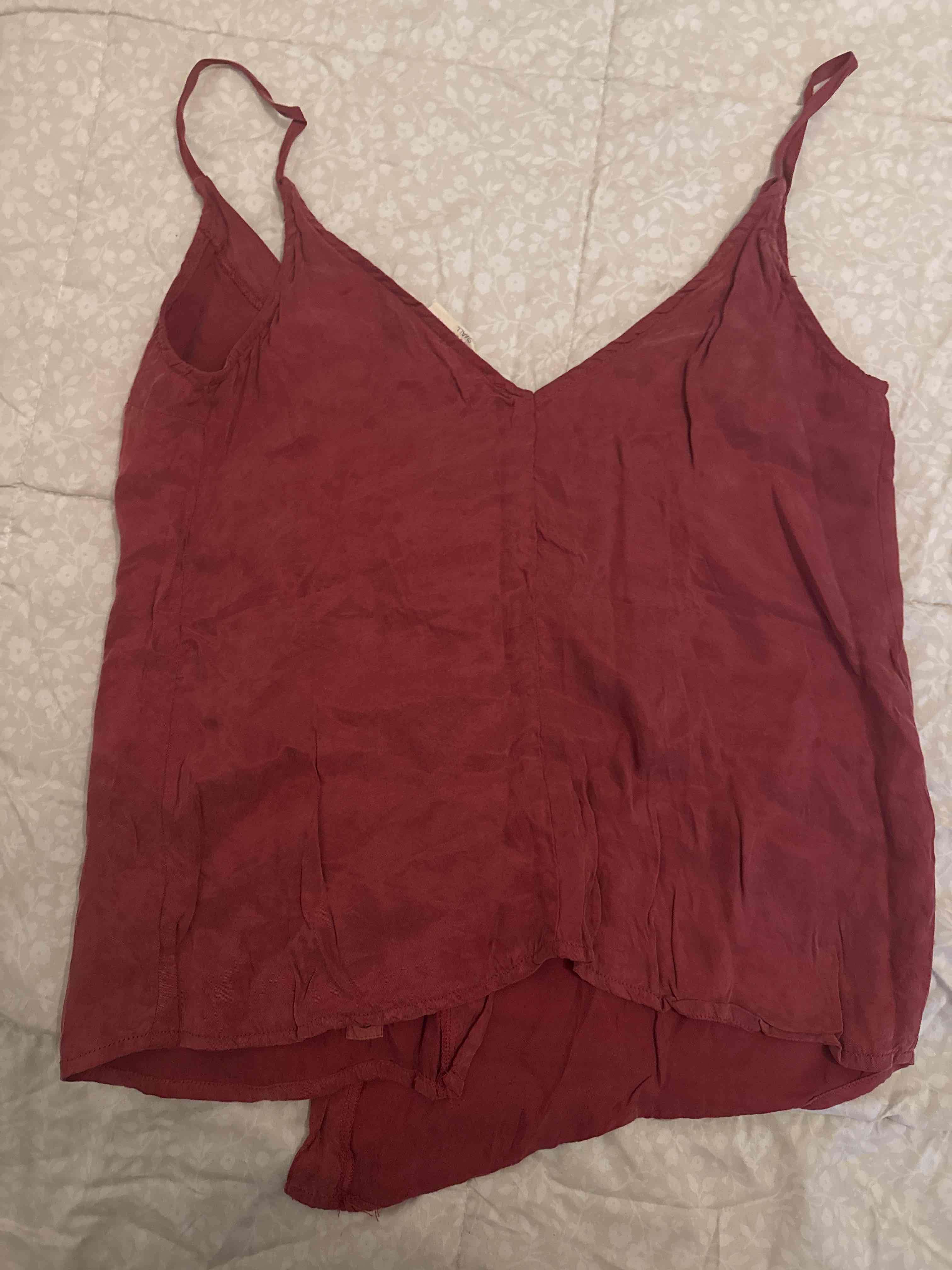 Blusa roja con botones - miniatura 3