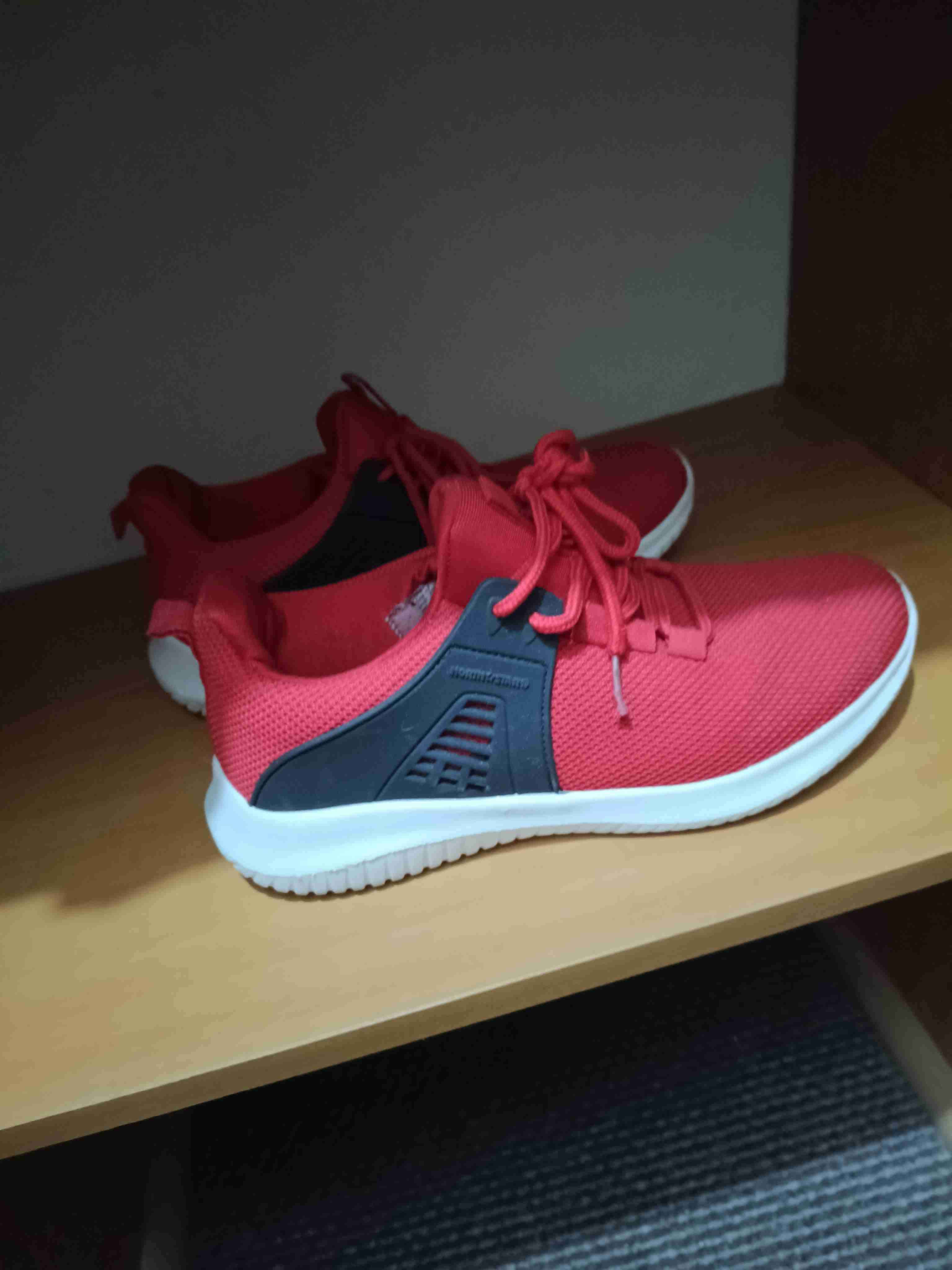 Zapatillas rojas deportivas - miniatura 3