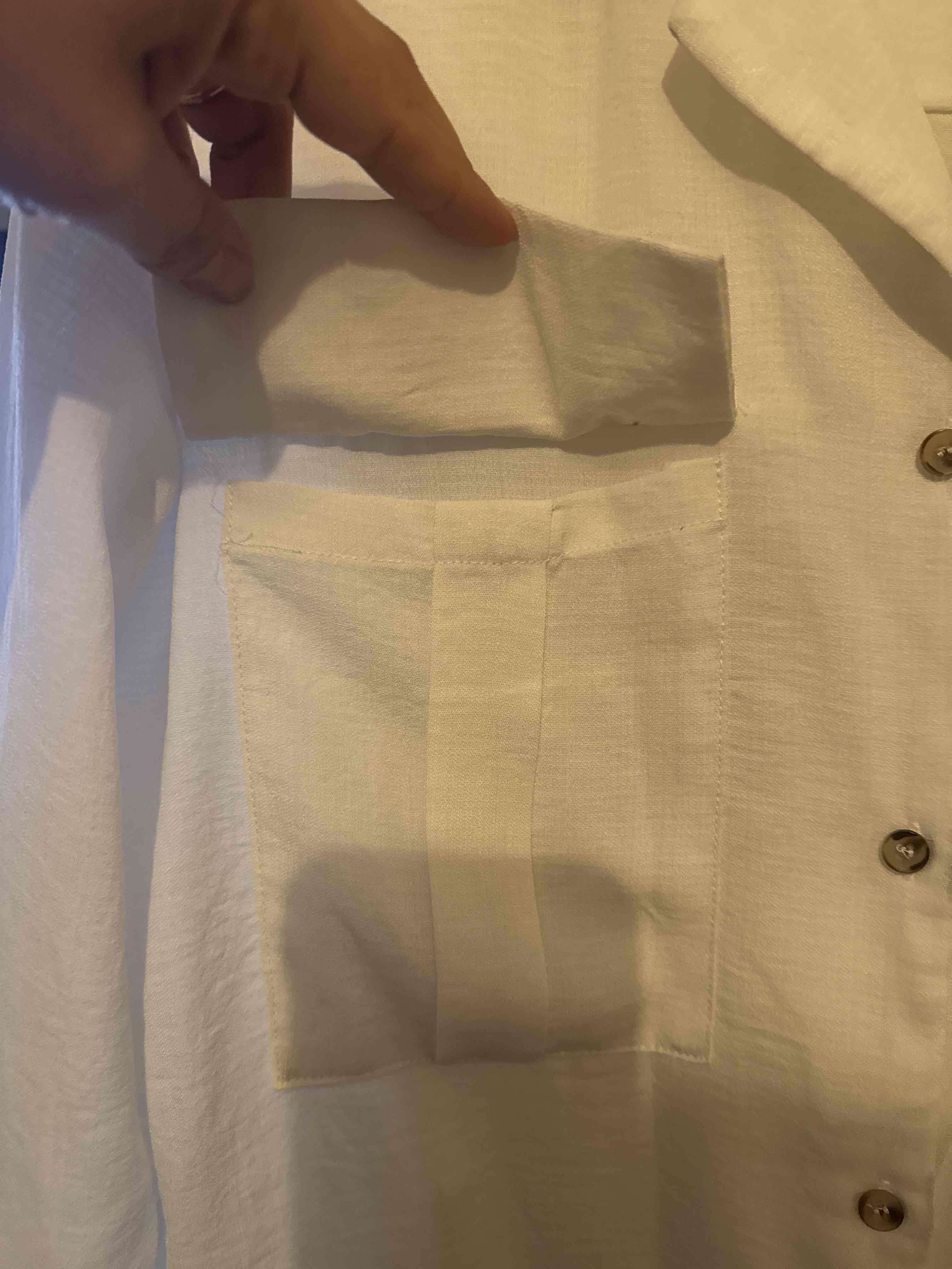 Blusa blanca con bolsillos - miniatura 3