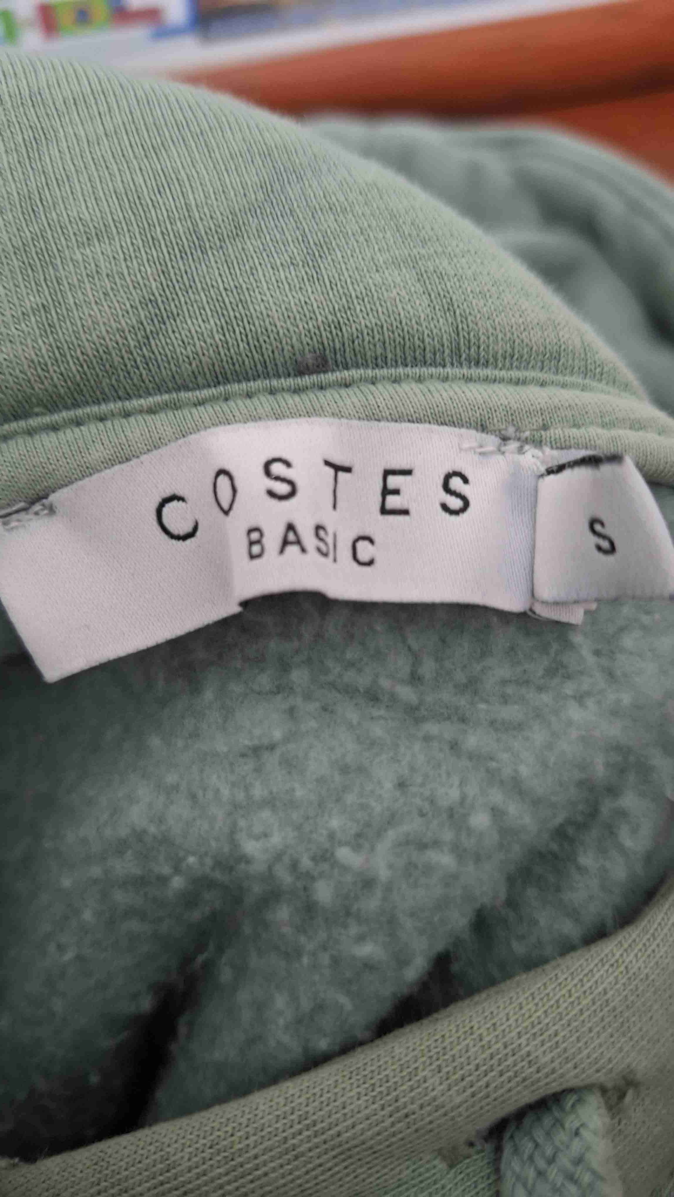 Polerón verde con capucha - miniatura 3