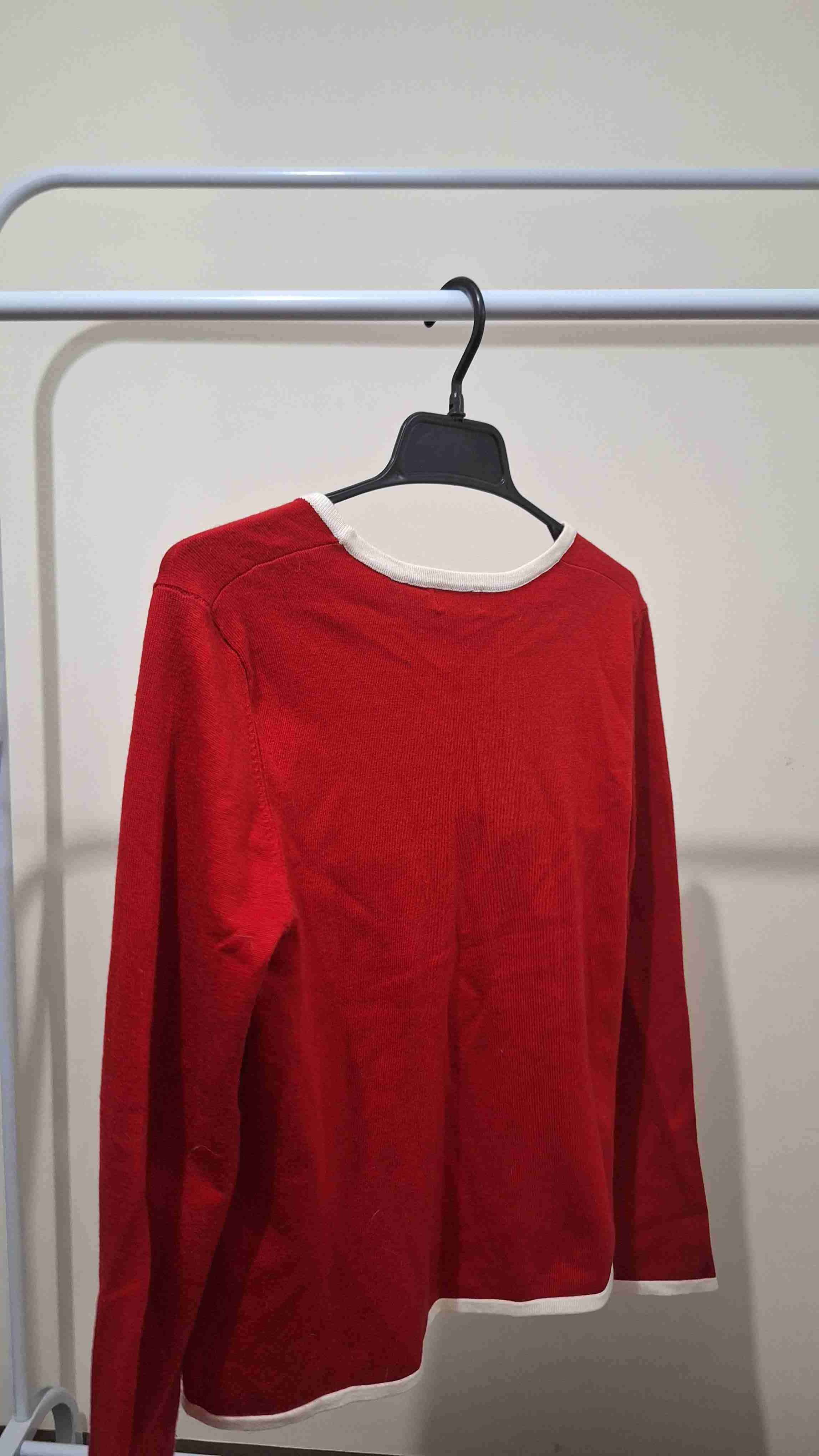 Cardigán rojo con bordes blancos - miniatura 2