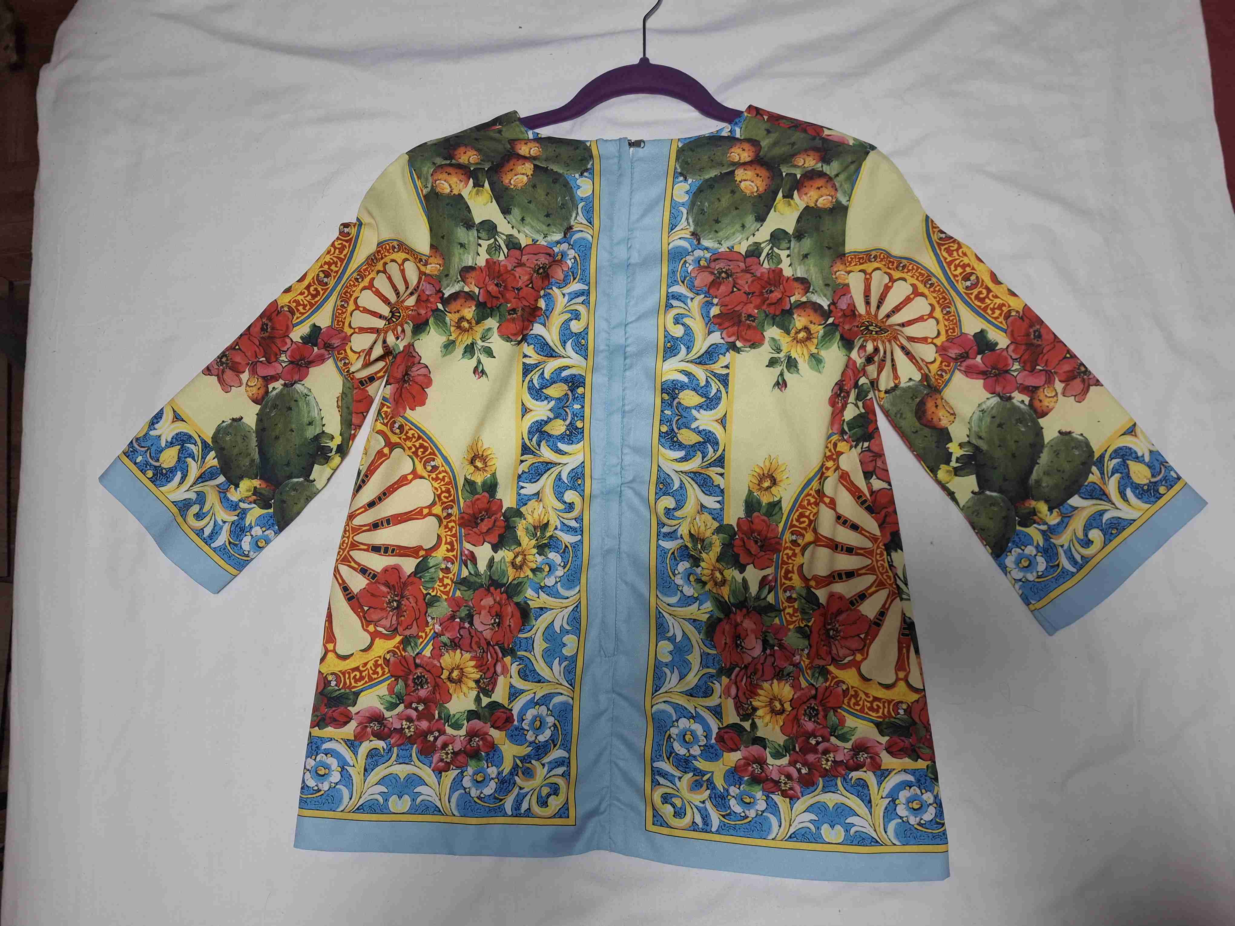 Blusa colorida con estampado floral - miniatura 2