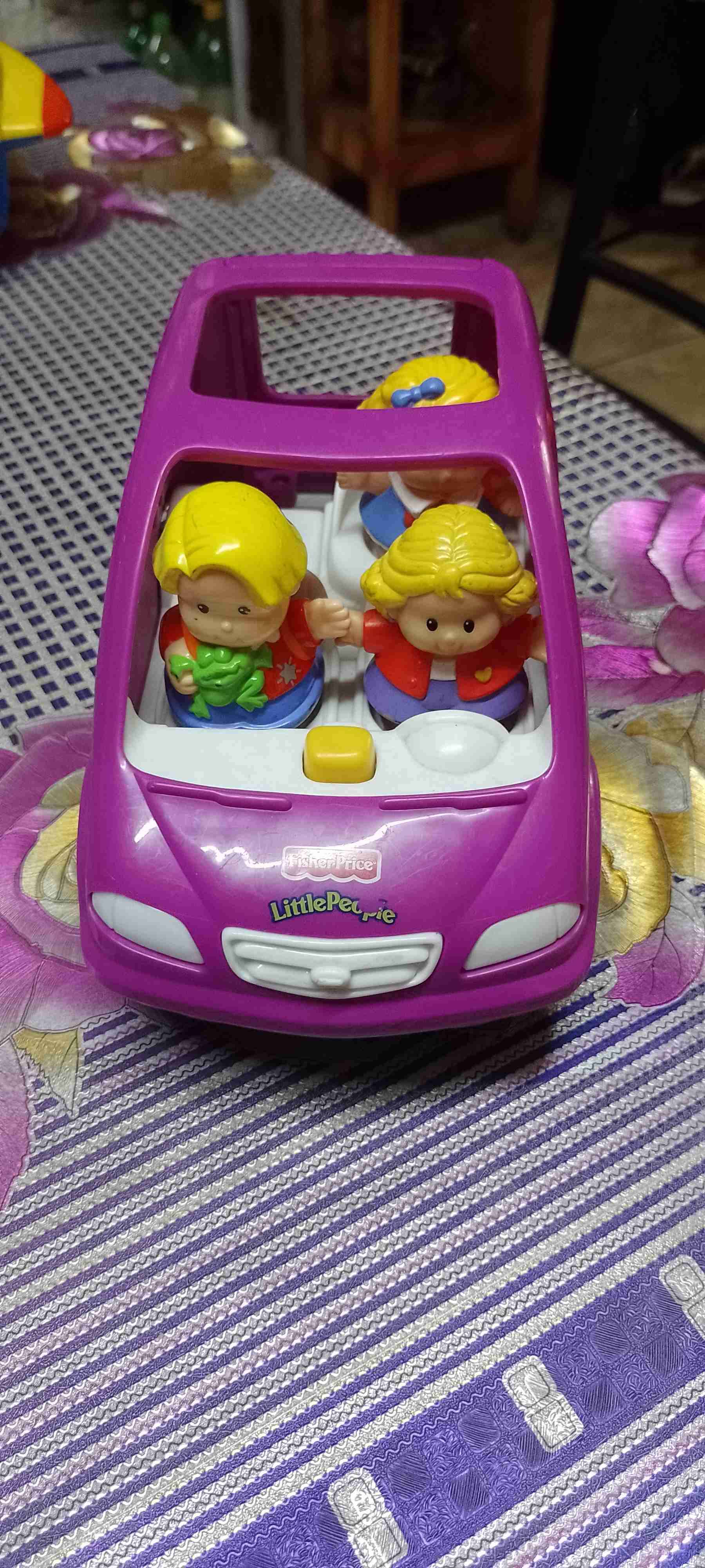 Set de auto y muñecos de juguete - miniatura 2