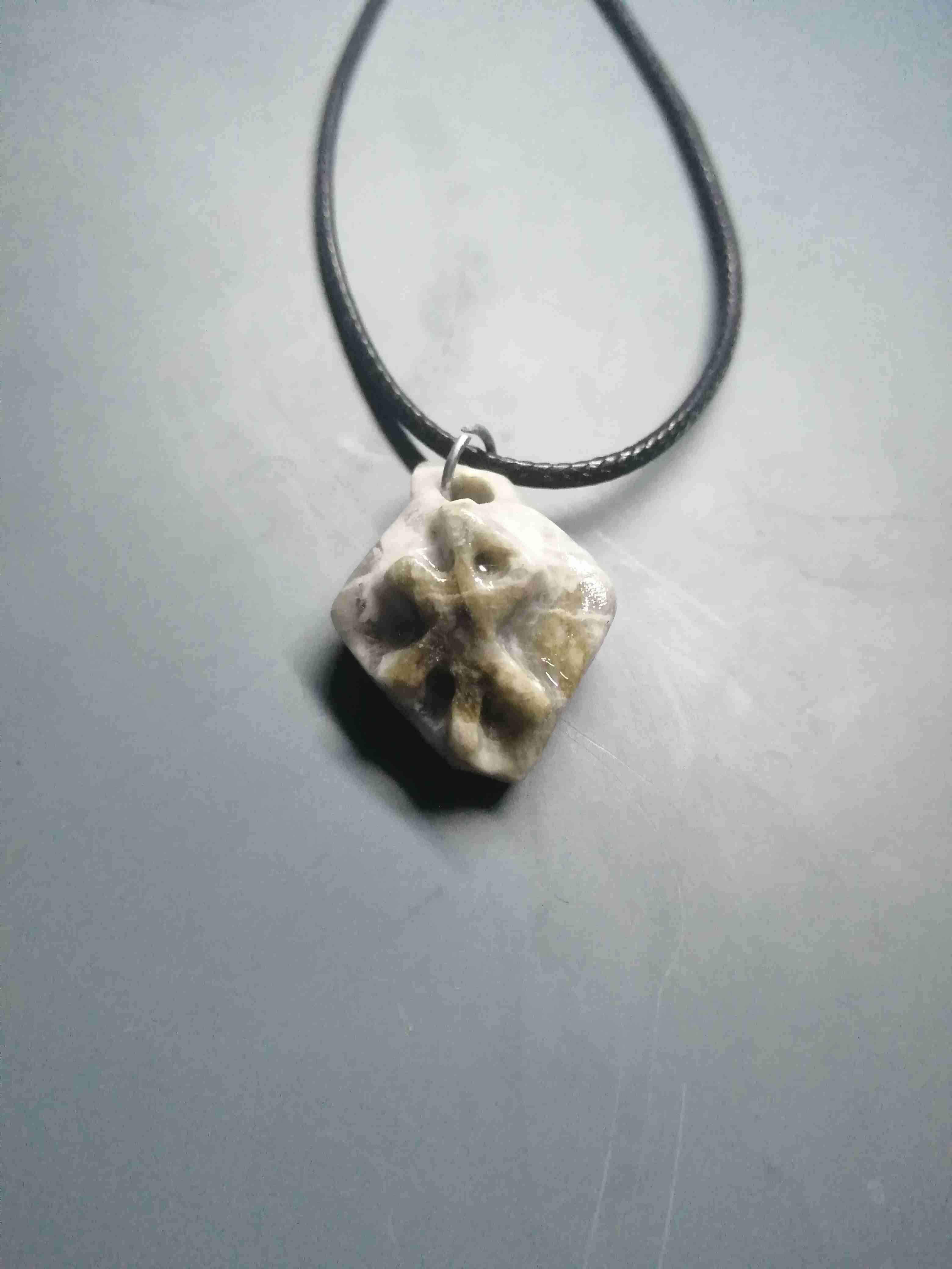 Colgante con collar negro de piedra magallanica - miniatura 2
