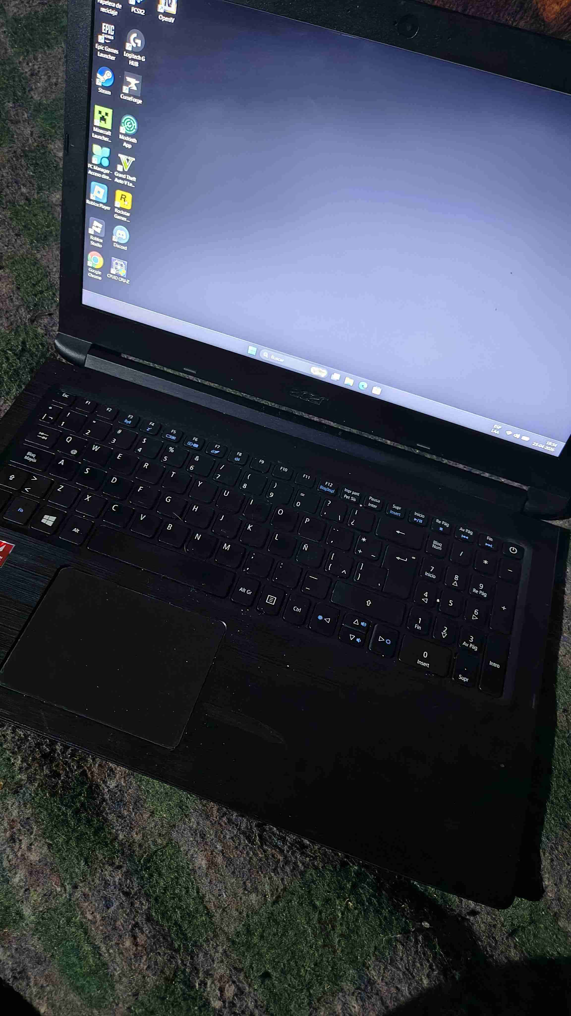 Notebook Acer en buen estado - miniatura 3