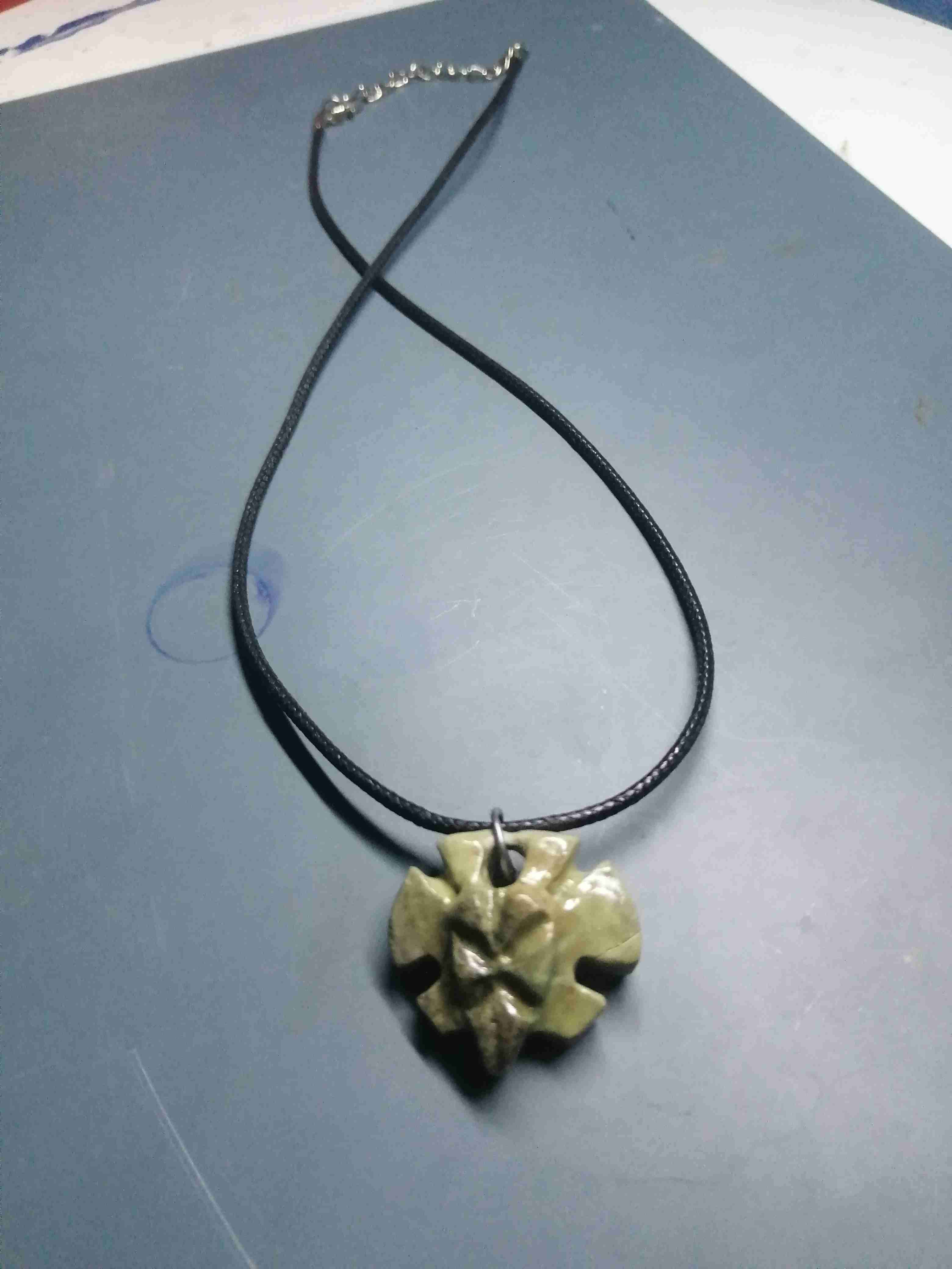 Collar con colgante de piedra tallada - miniatura 5