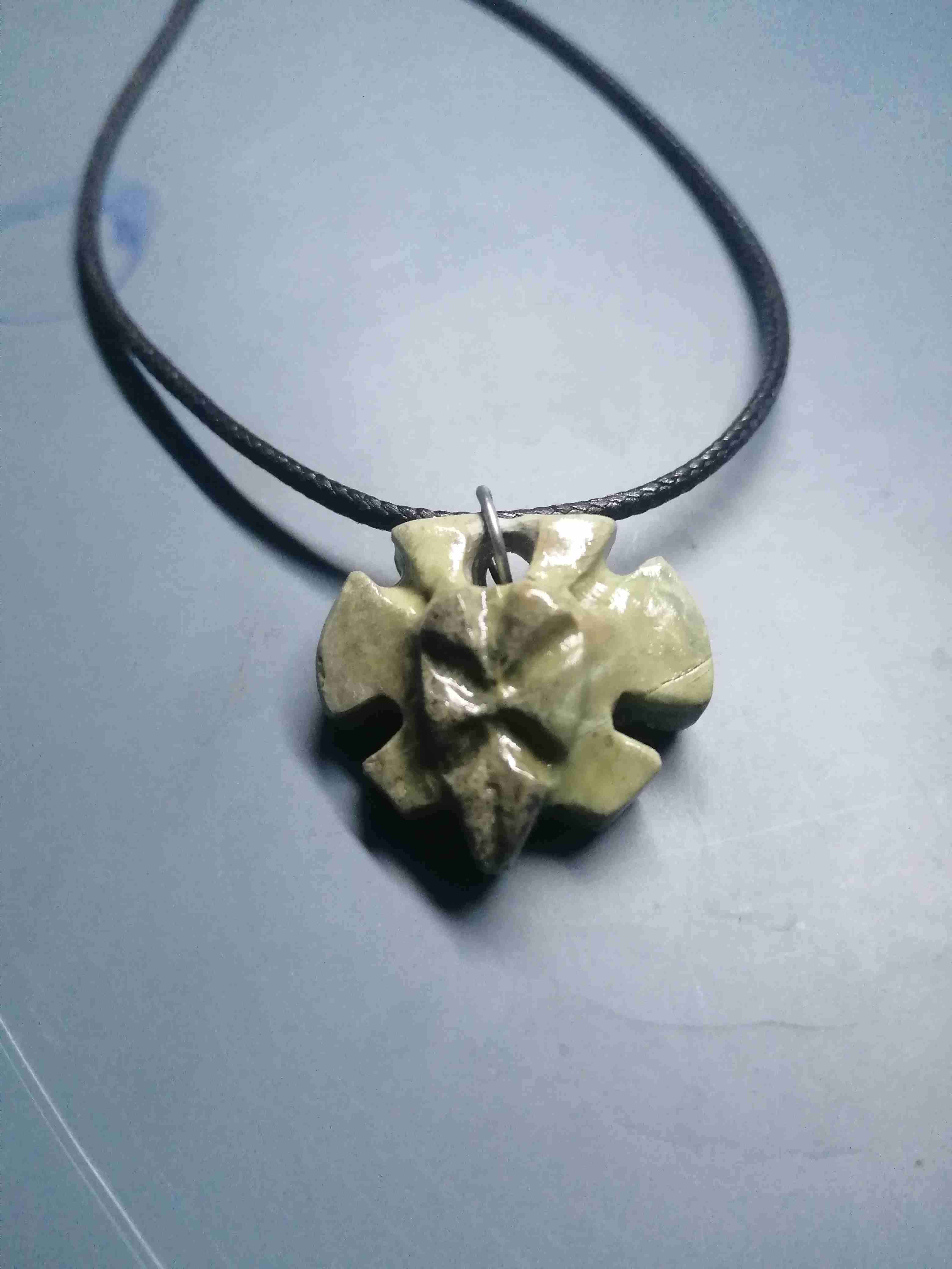 Collar con colgante de piedra tallada - miniatura 6