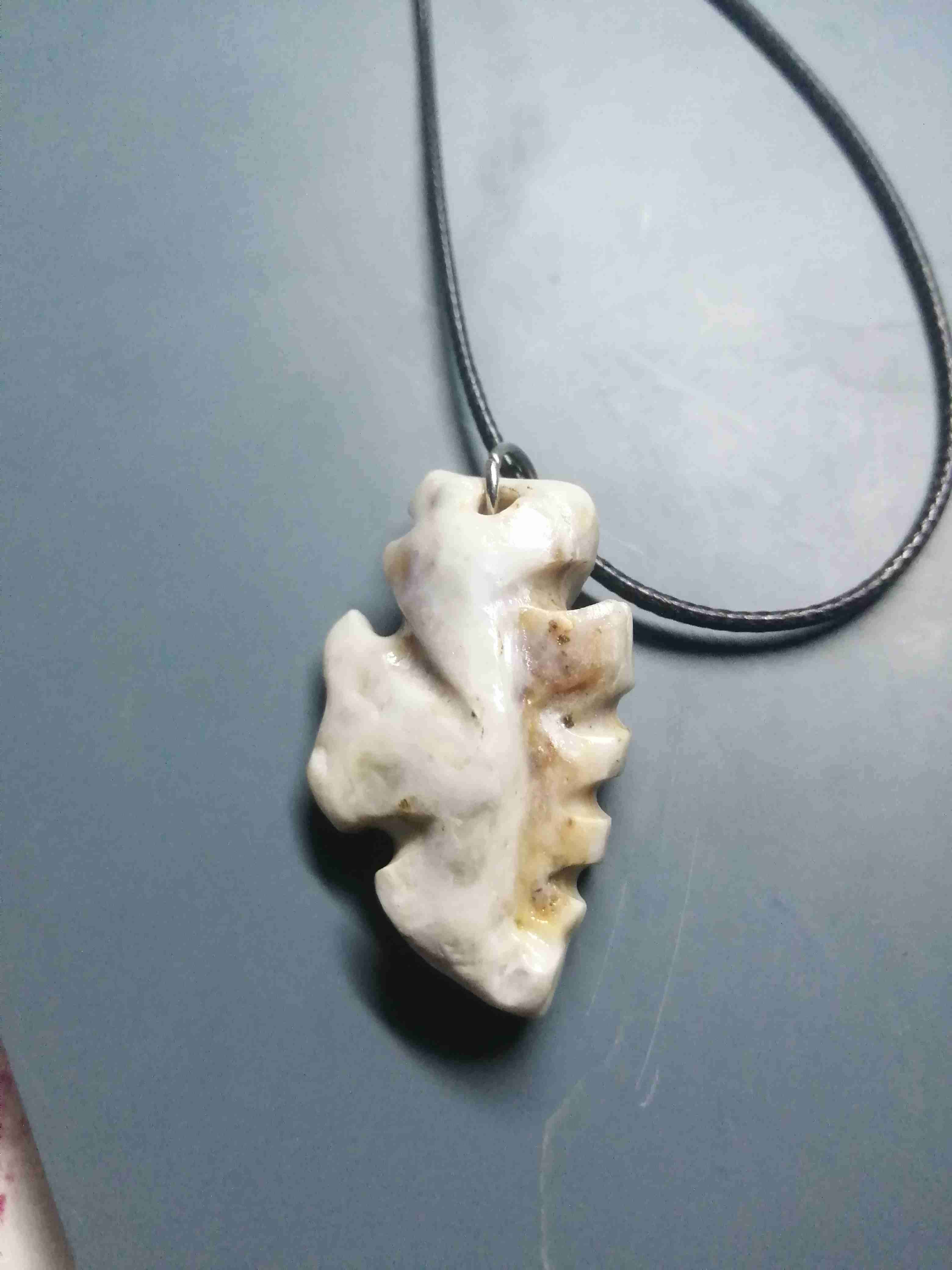 Collar con colgante artesanal piedra tallada - miniatura 2