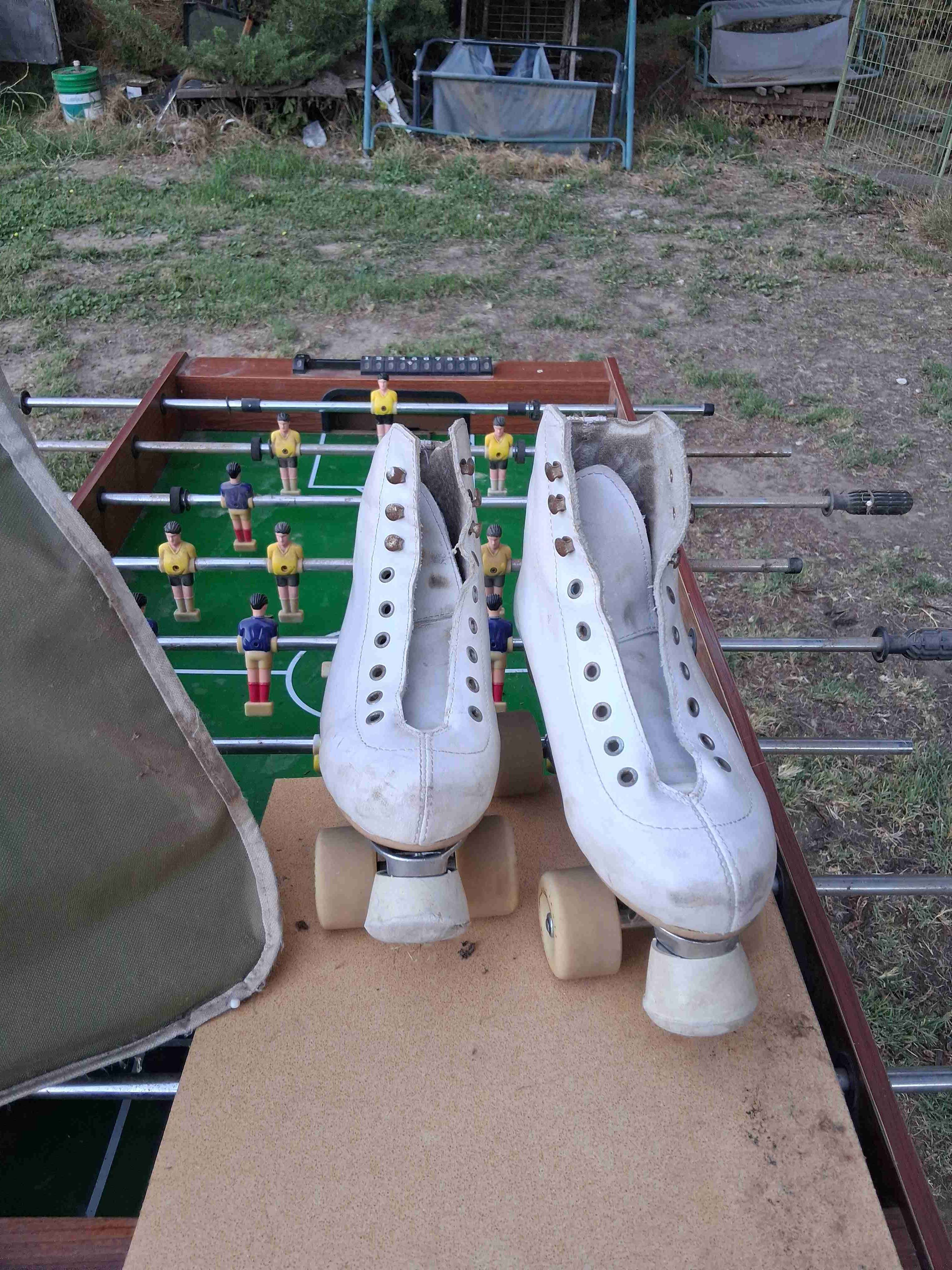 Patines blancos de cuero - miniatura 1