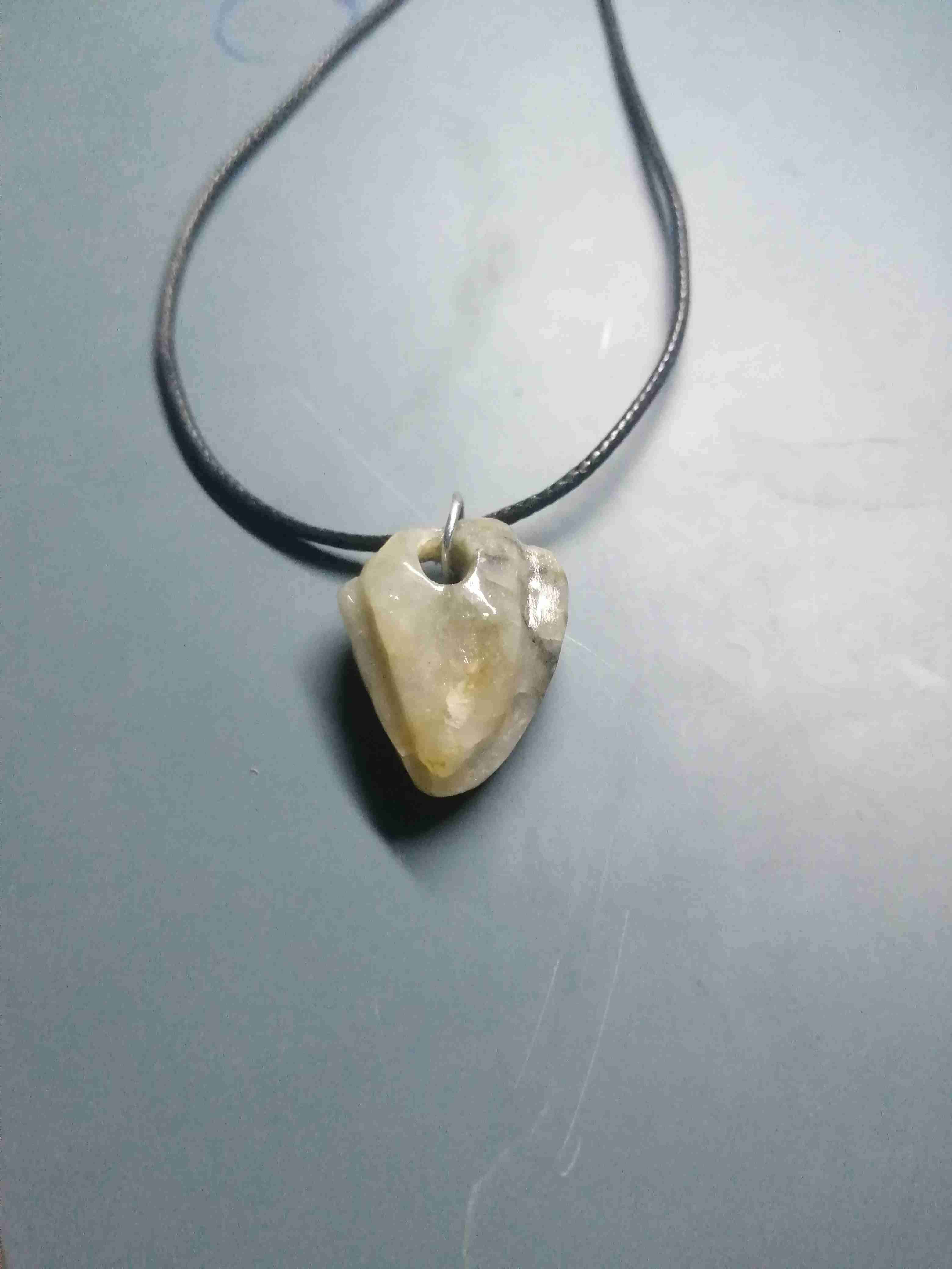 Colgante de cuero con piedra tallada - miniatura 4