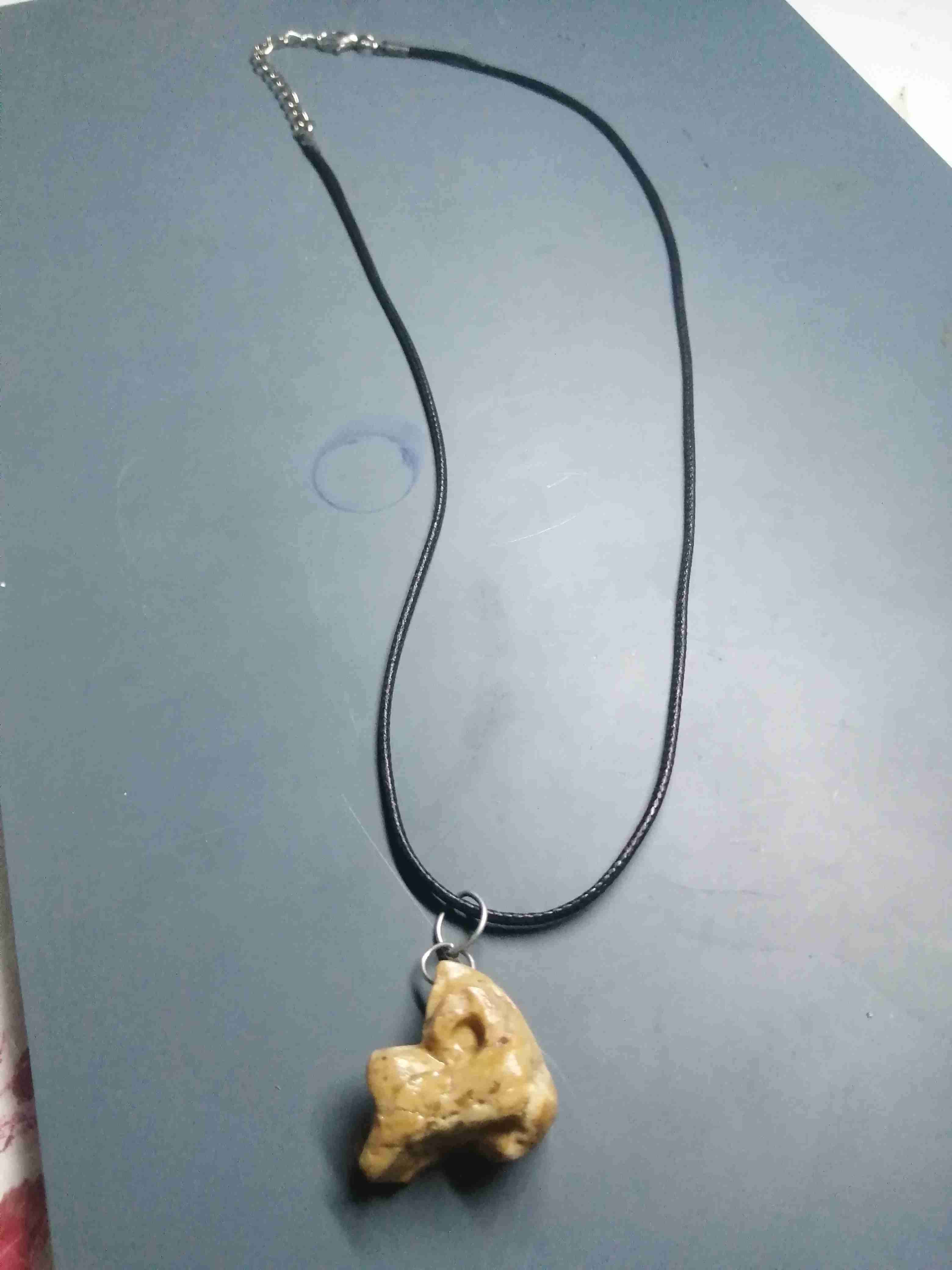 Colgante de cuero con piedra tallada - miniatura 5