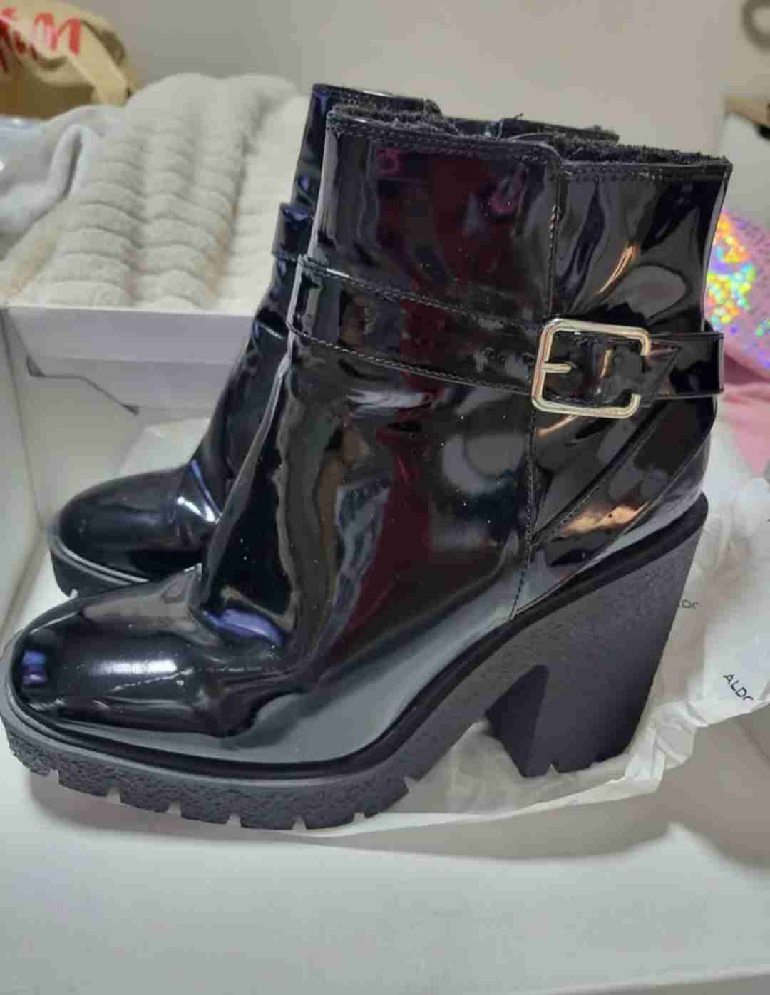 Botines de charol negro Marca Aldo Talla 38 - miniatura 2