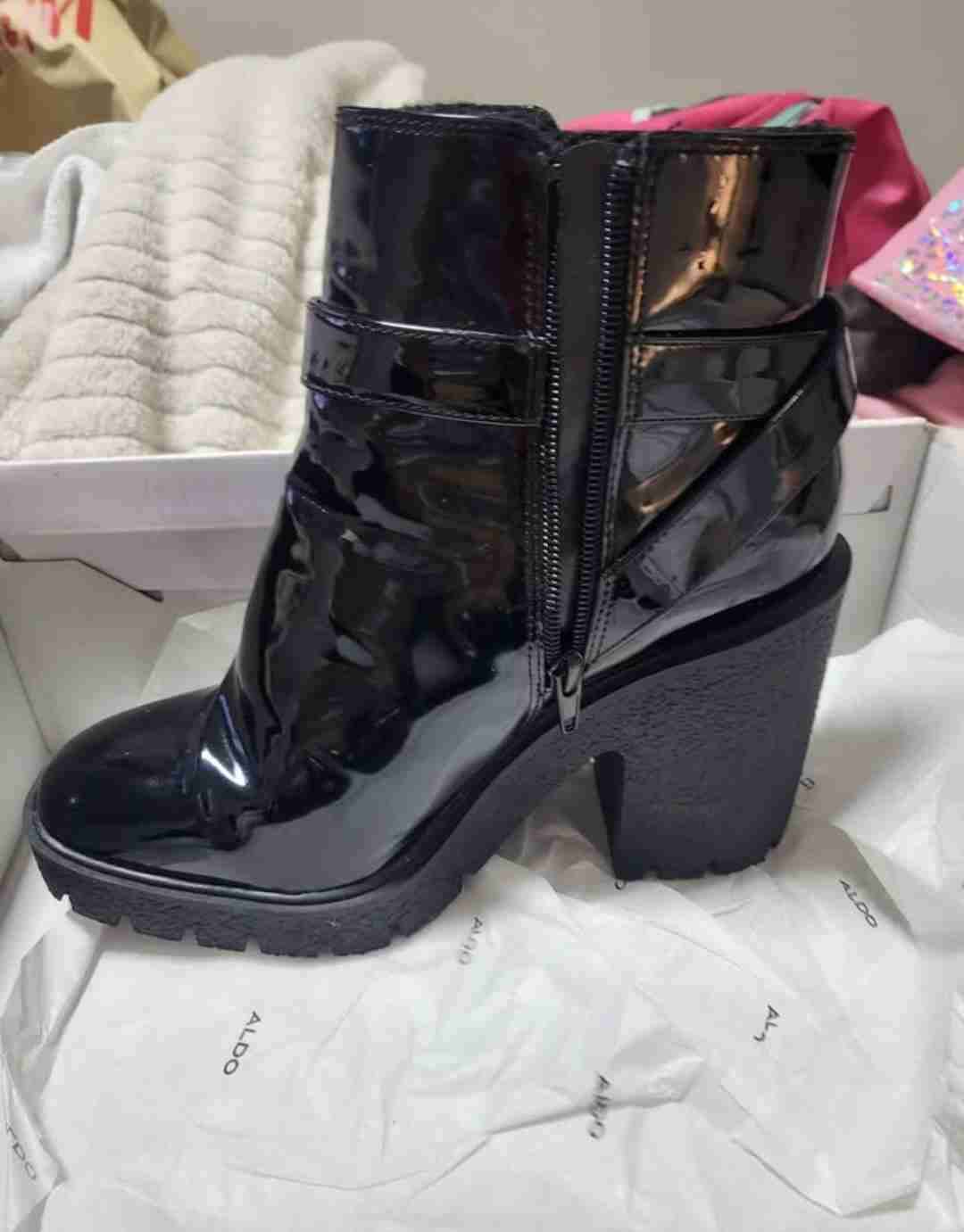 Botines de charol negro Marca Aldo Talla 38 - miniatura 3