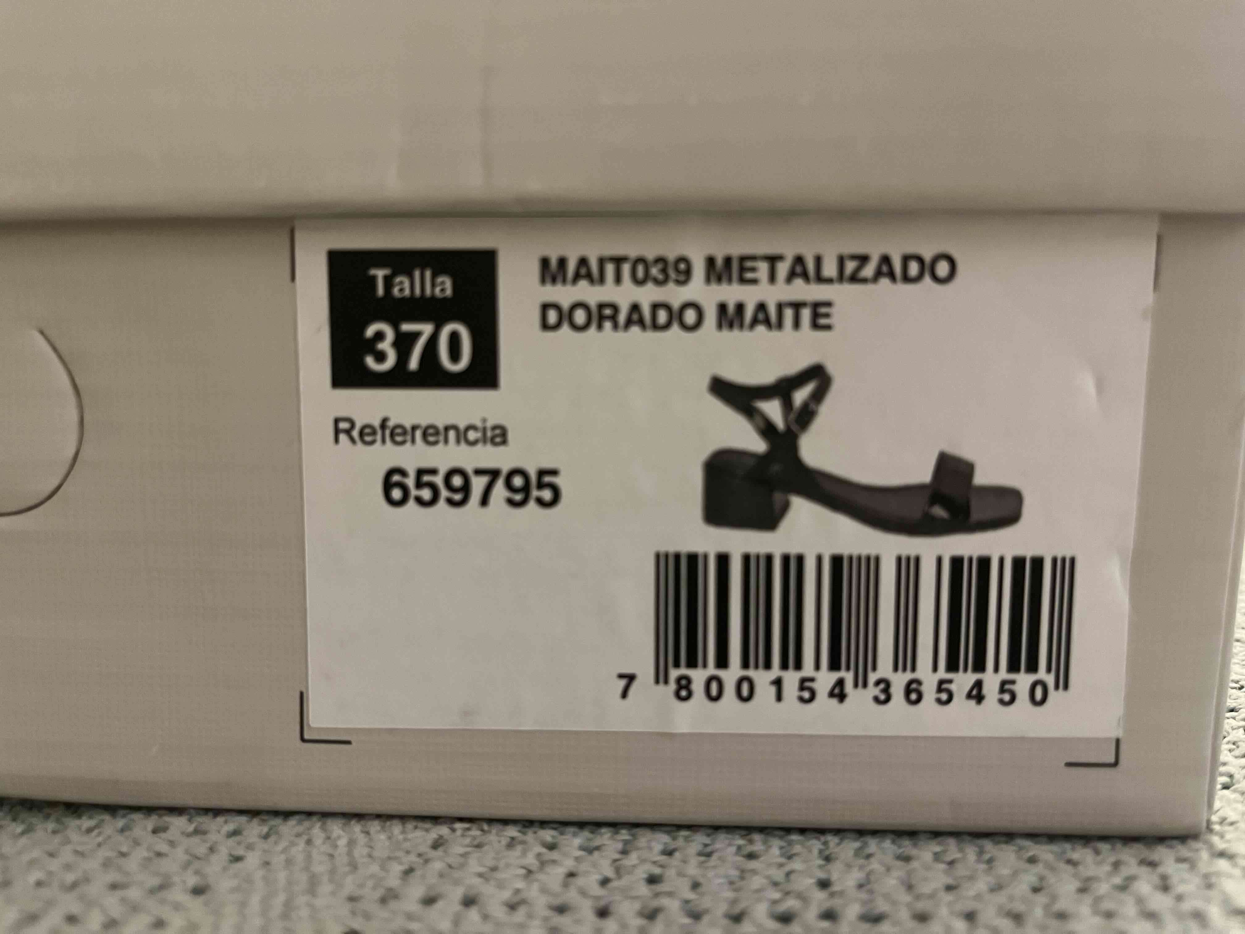 Sandalias doradas de tacón bajo - miniatura 2