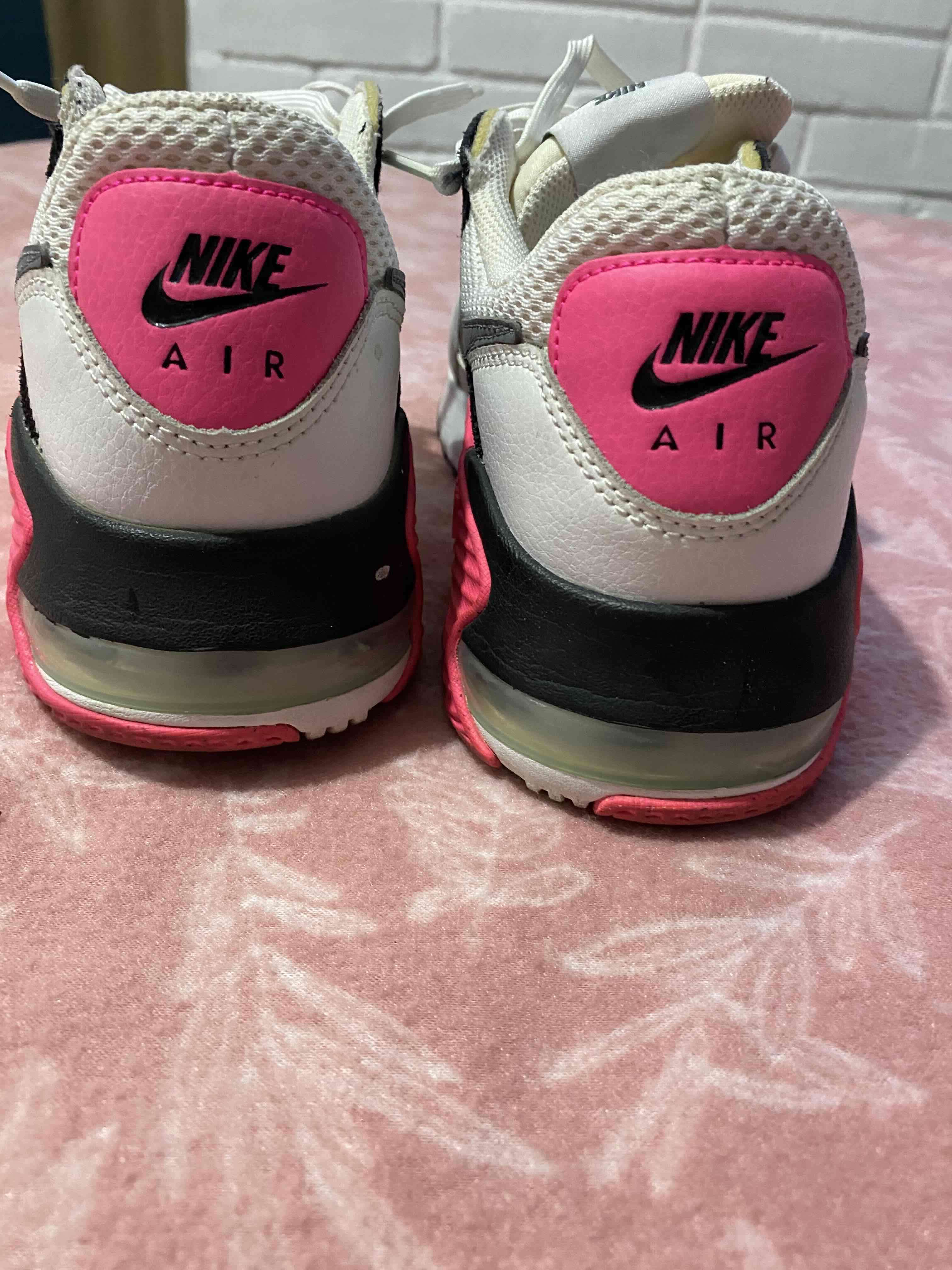 Zapatillas Nike Air Max blancas y rosas - miniatura 2