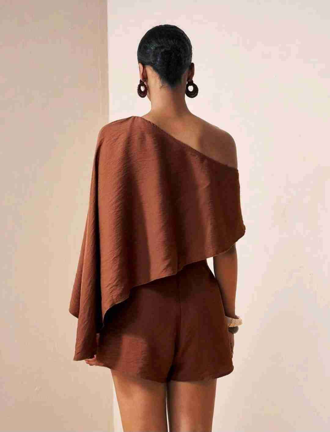 Enterito marrón de un solo hombro - miniatura 3