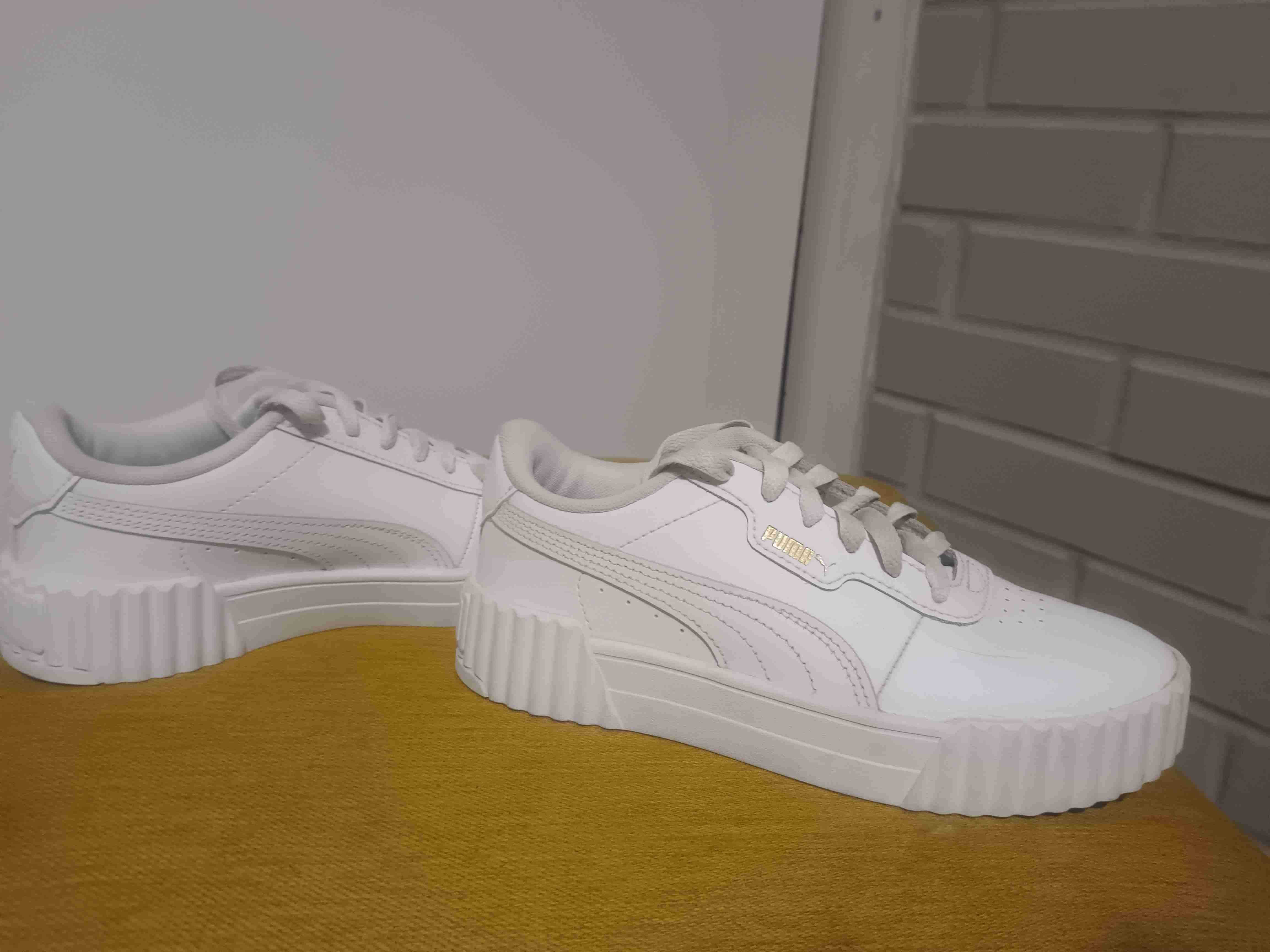Zapatillas blancas Puma modernas - miniatura 2
