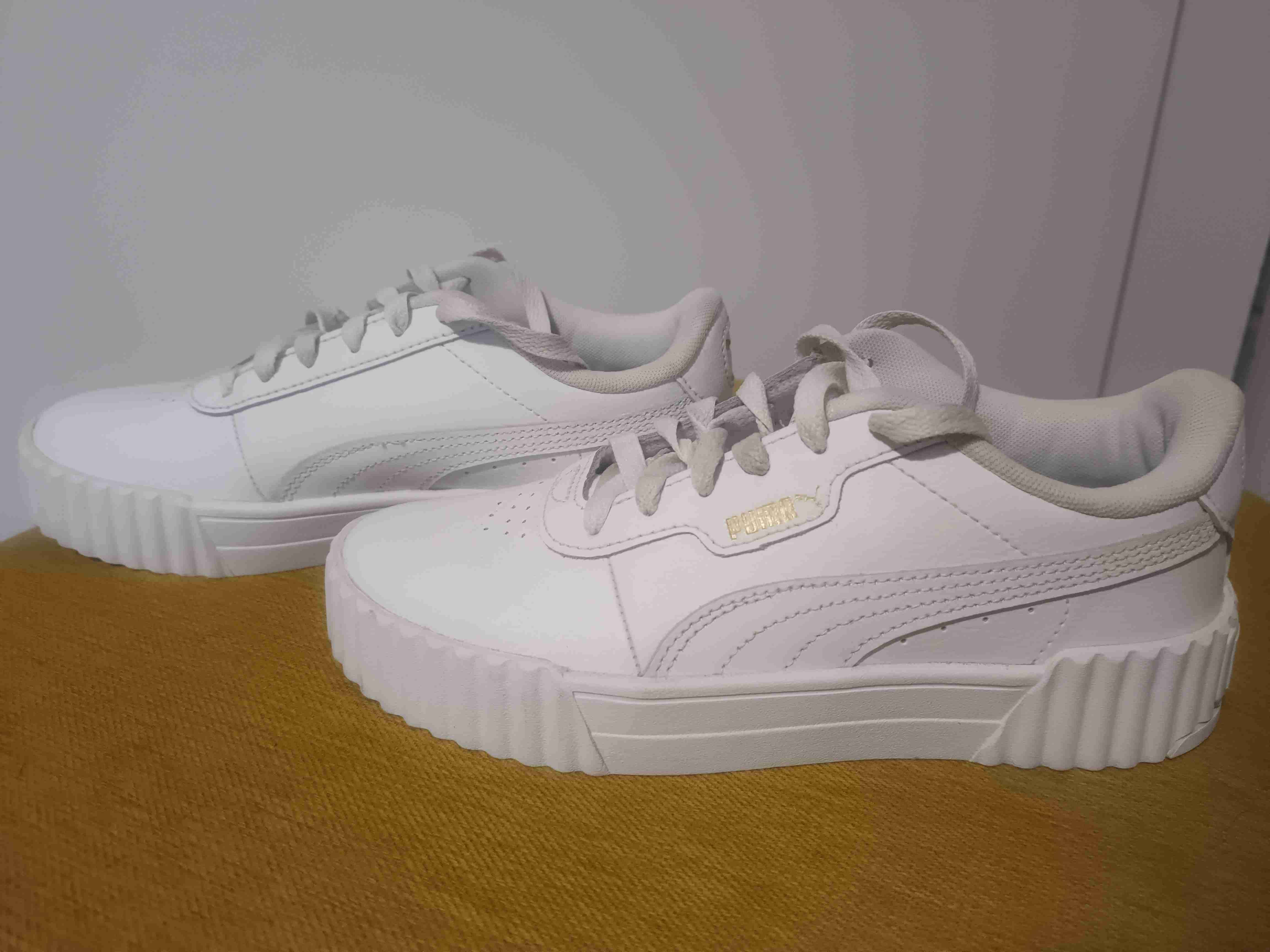 Zapatillas blancas Puma modernas - miniatura 3