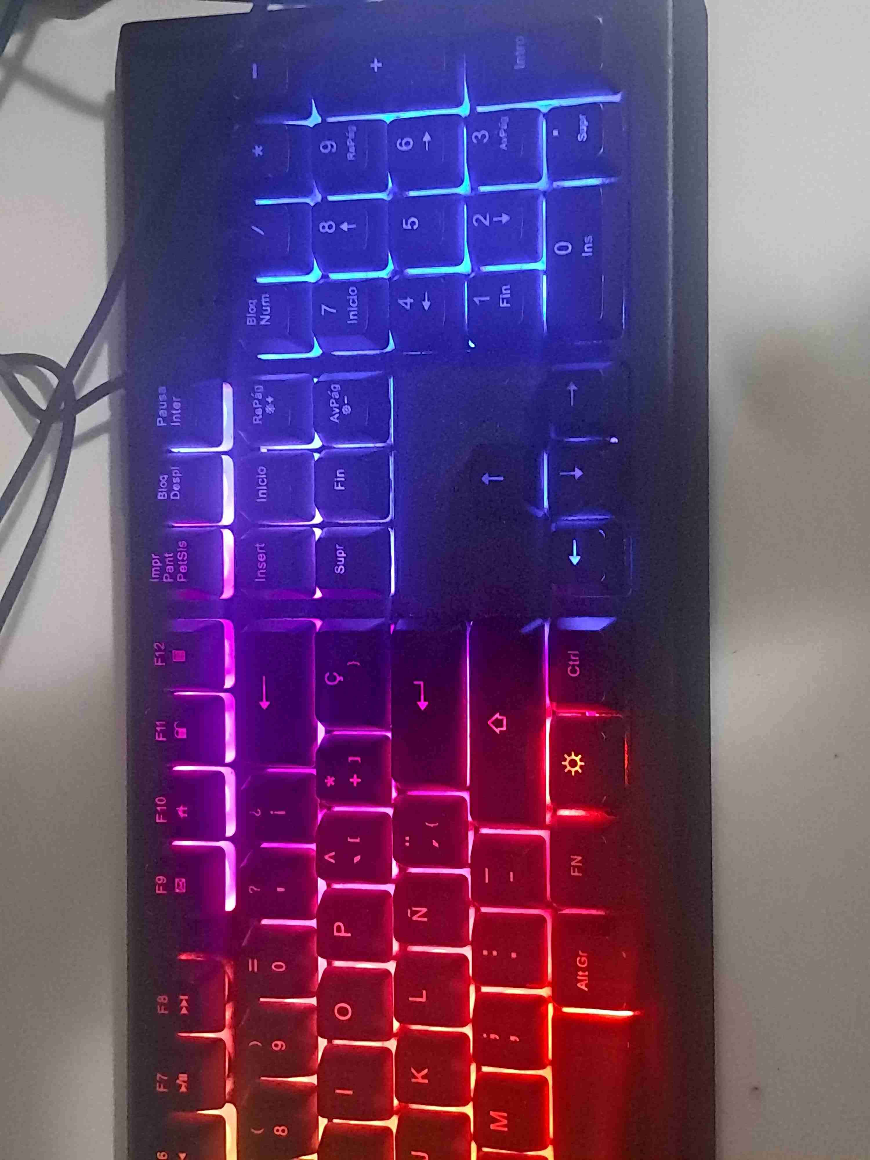Teclado mecánico con luces RGB - miniatura 3