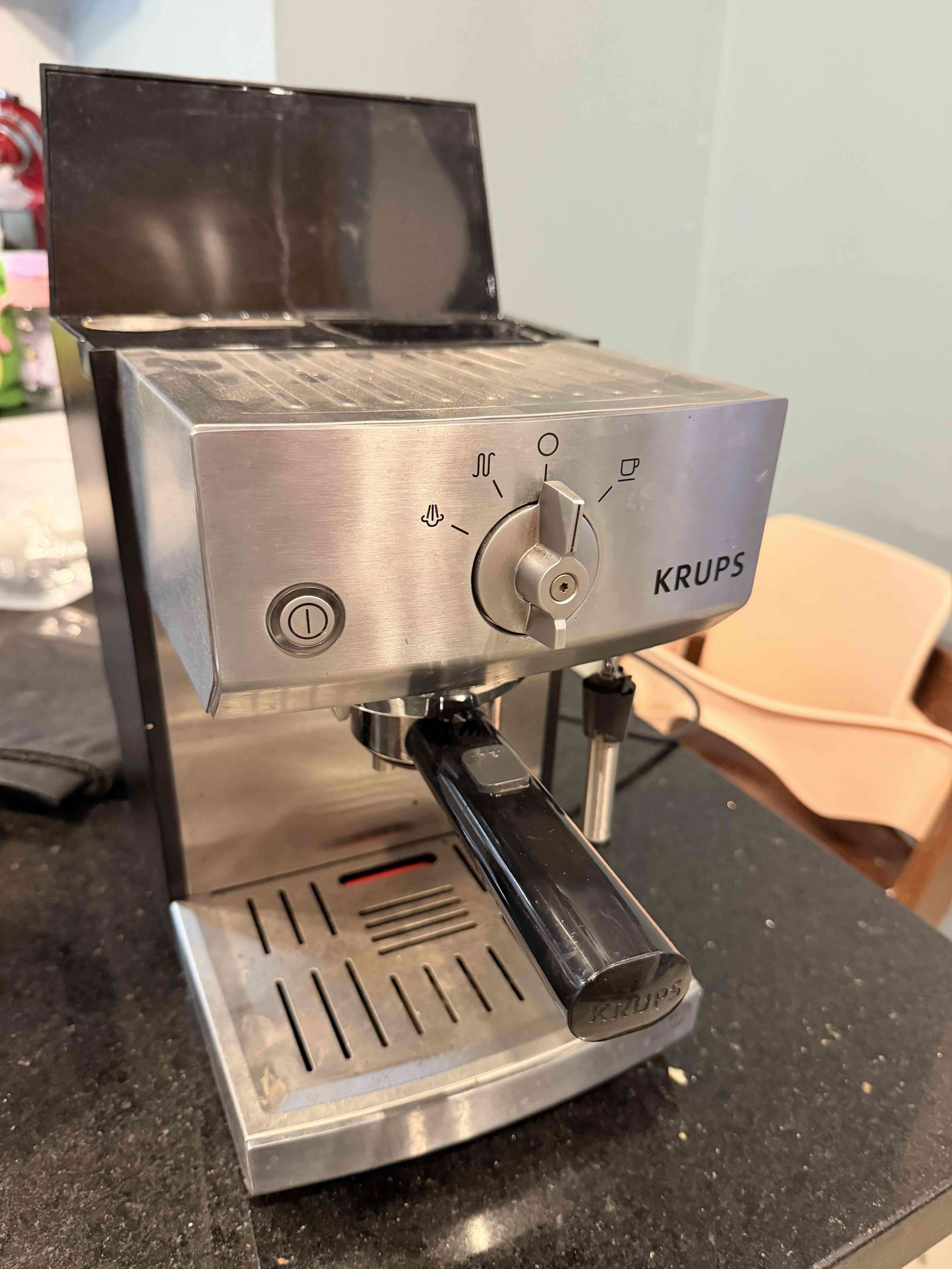 Cafetera espresso Krups y molinillo - miniatura 2