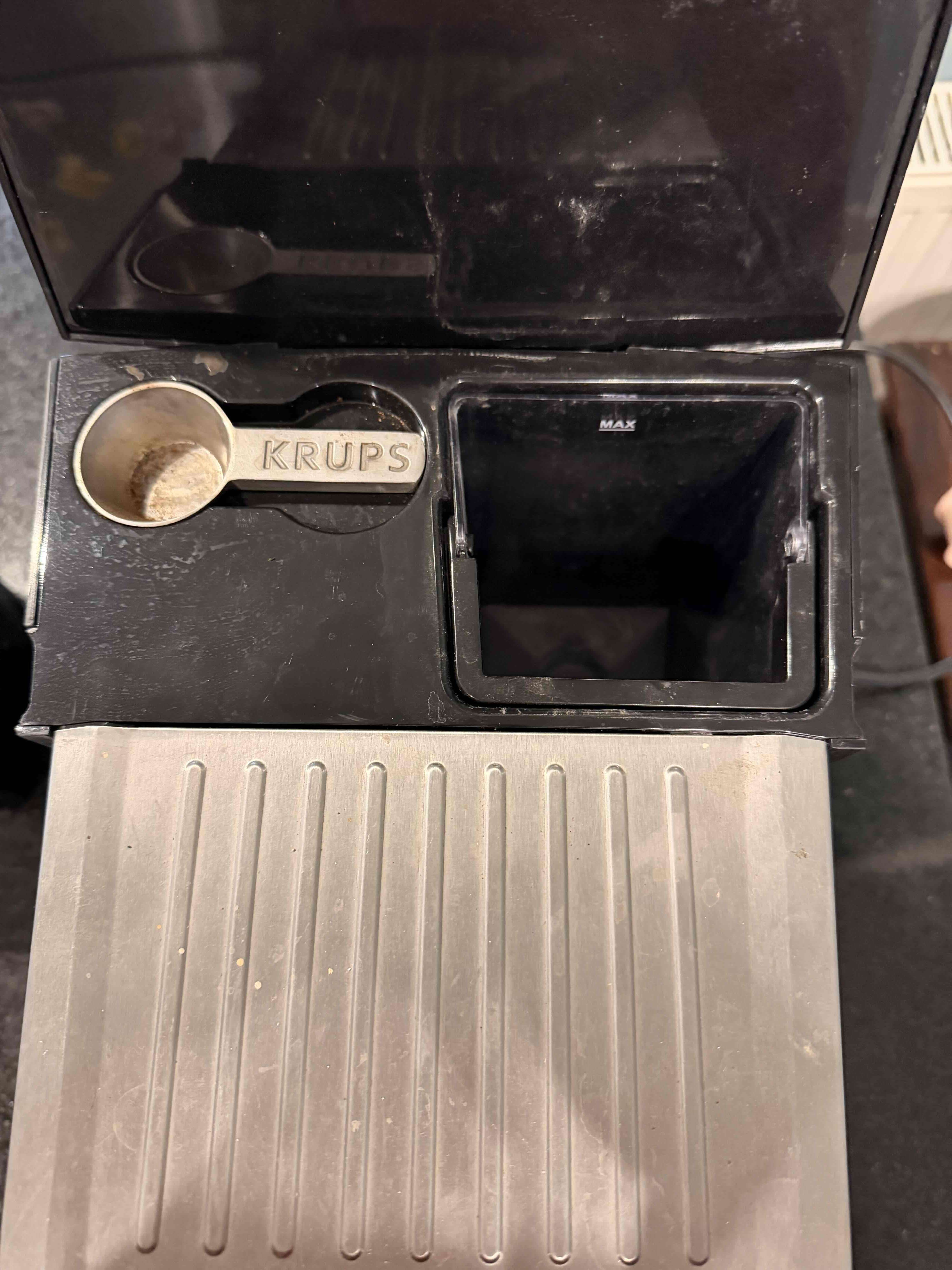 Cafetera espresso Krups y molinillo - miniatura 3