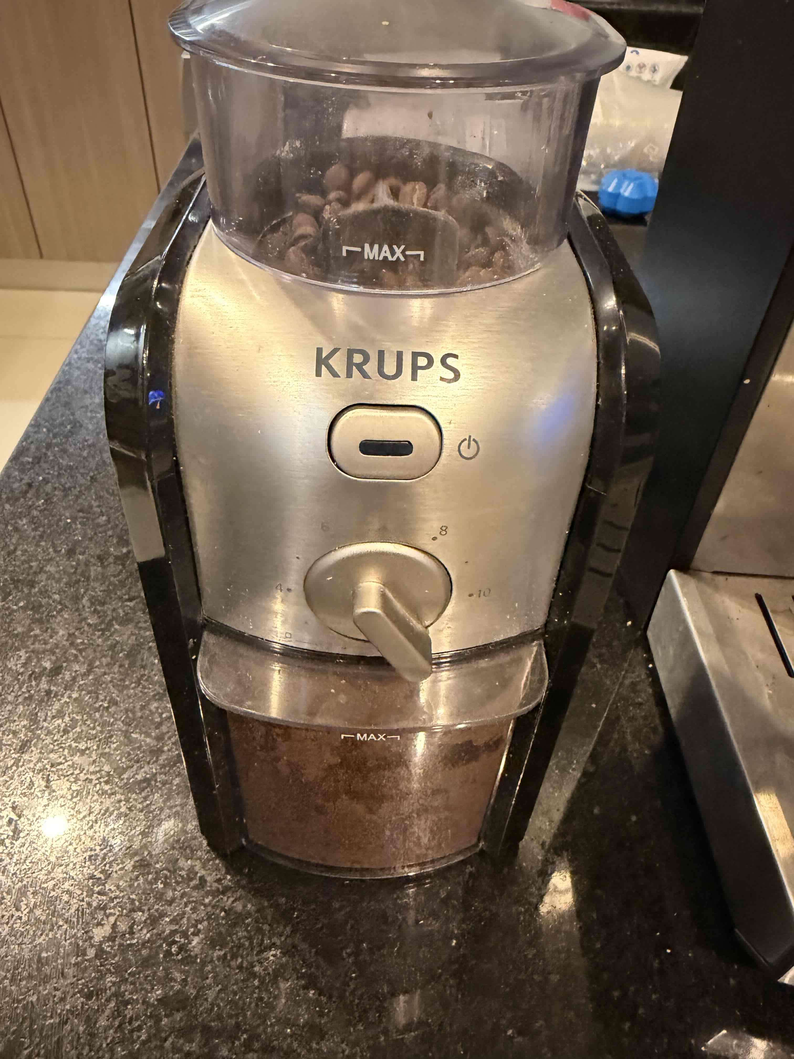 Cafetera espresso Krups y molinillo - miniatura 4