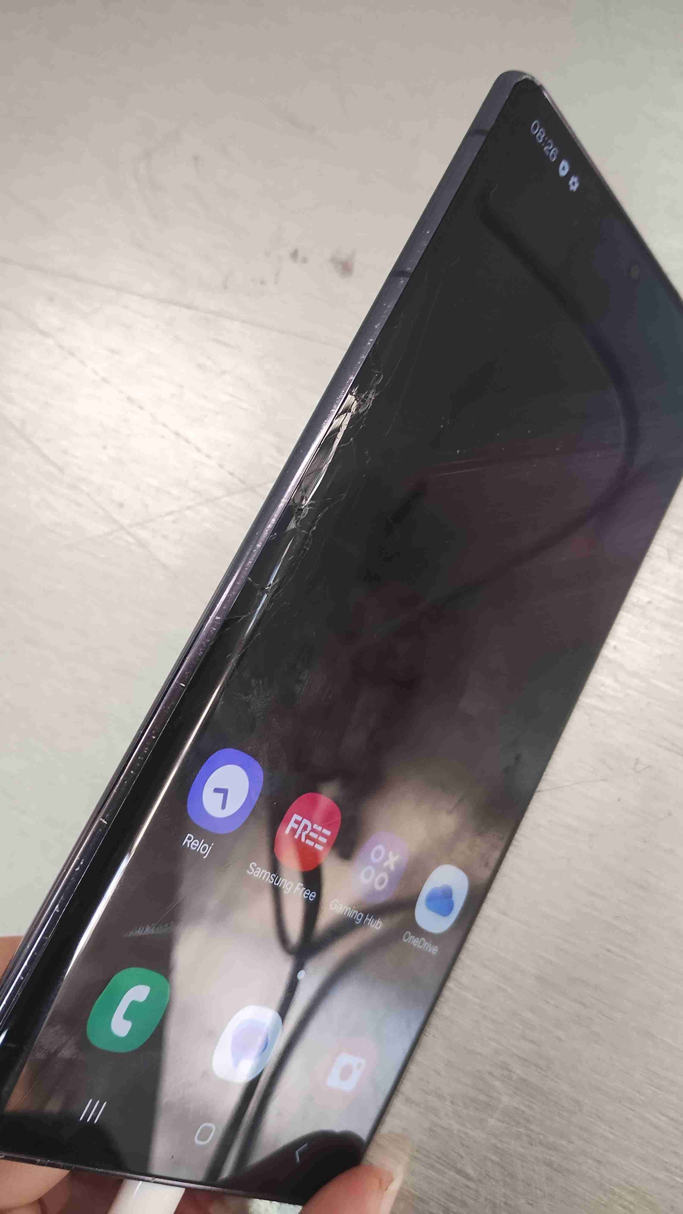 Smartphone Samsung s22 ultra con lápiz - miniatura 2