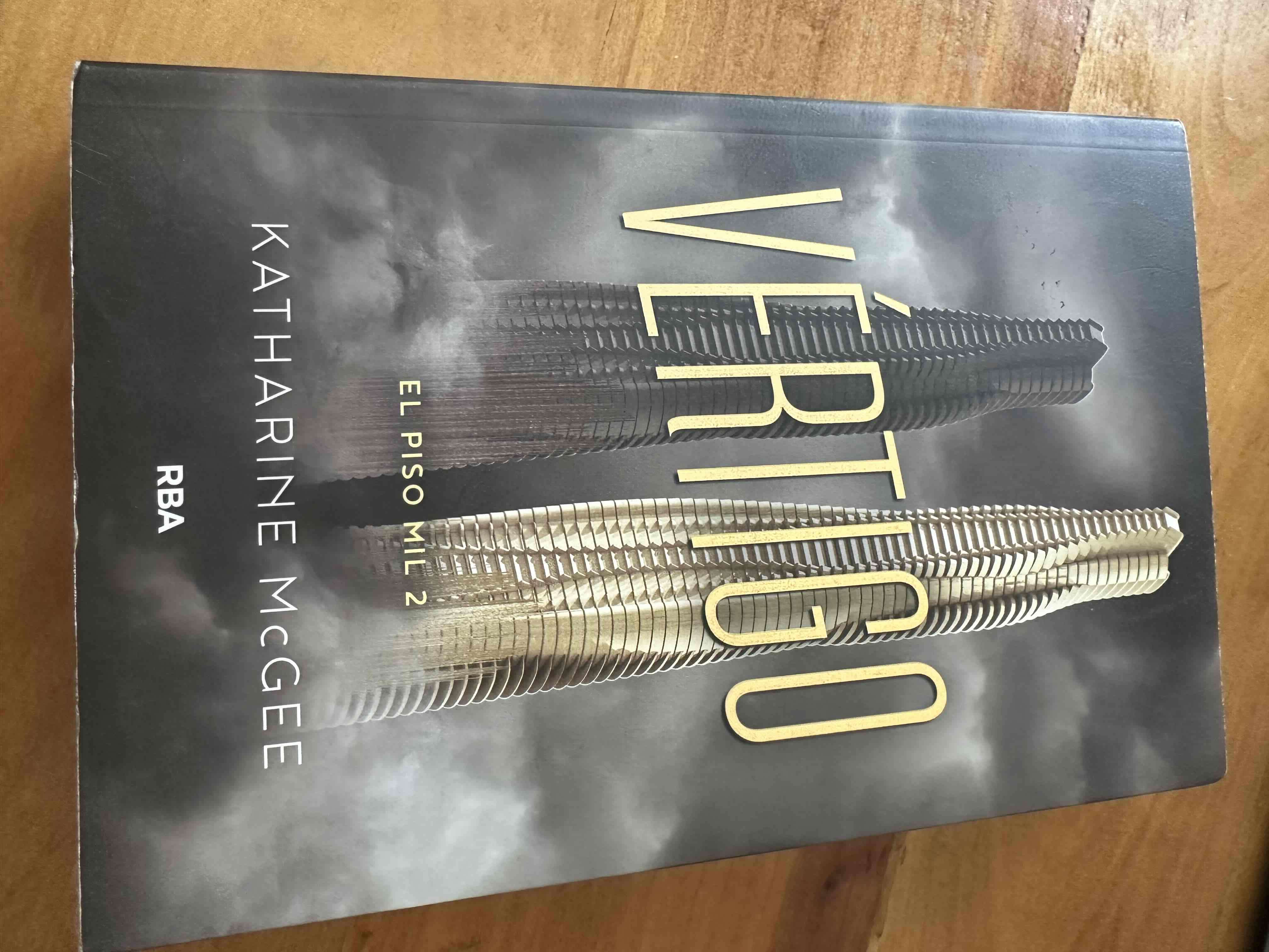 Libro Vértigo de Katharine McGee